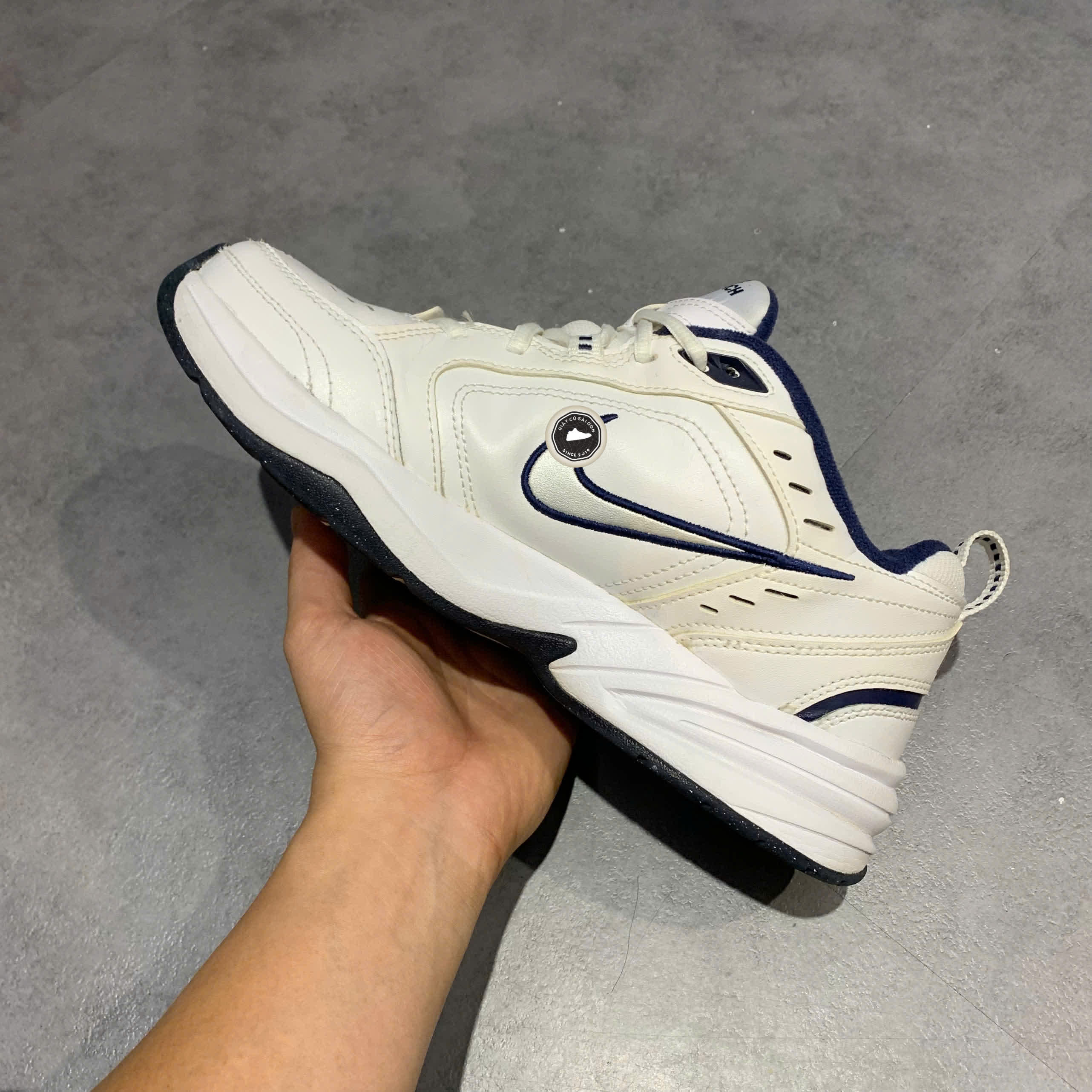 GIÀY NIKE AIR MONARCH IV WHITE METALLIC SILVER 415445-102 SIZE 41 - GIÀY 2HAND CHÍNH HÃNG