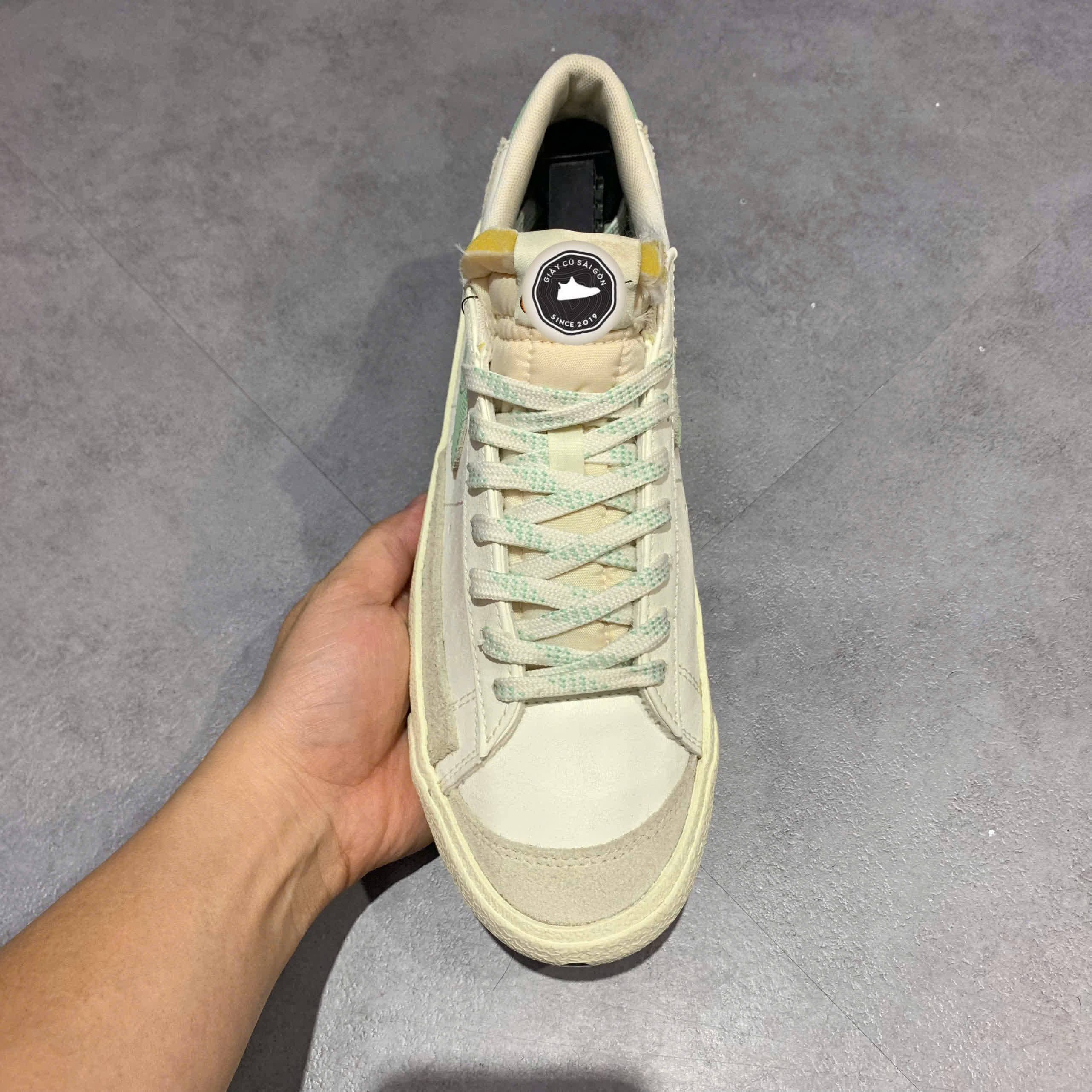 NIKE BLAZER LOW '77 PREMIUM 'CERTIFIED FRESH' DO9799-100 SIZE 42 - GIÀY 2HAND CHÍNH HÃNG
