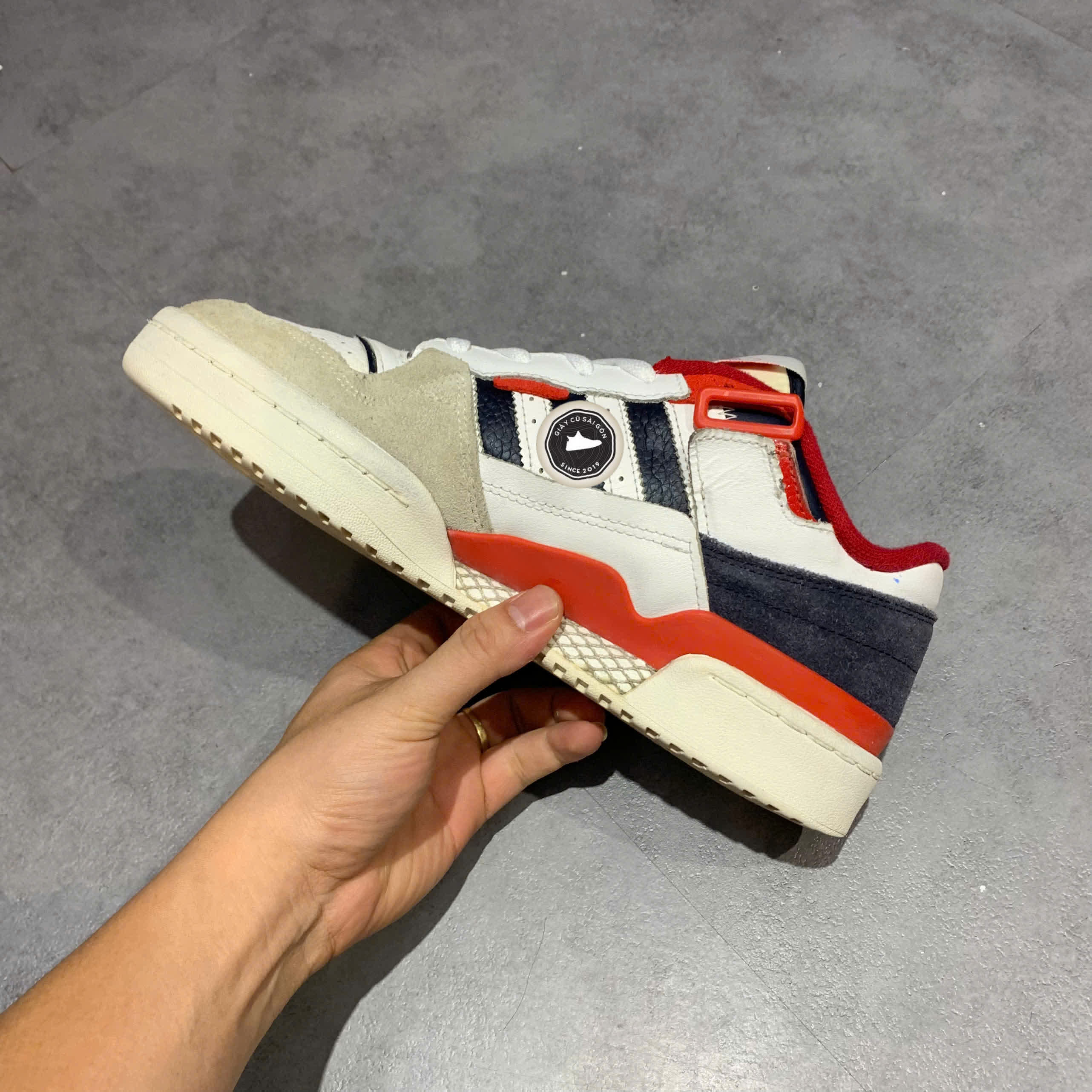 ADIDAS FORUM EXHIBIT LOW 'CLOUD WHITE RED' GZ5391 SIZE 42 - GIÀY 2HAND CHÍNH HÃNG