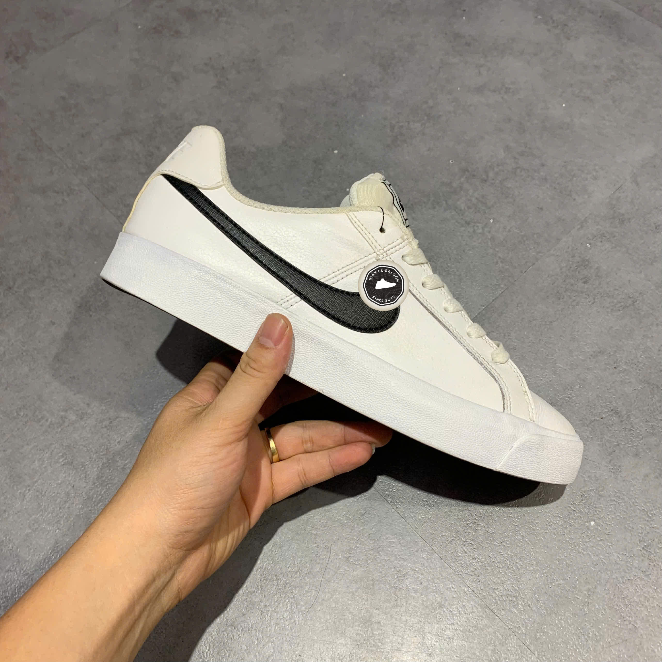 GIÀY NIKE COURT ROYALE AC 'WHITE BLACK' BQ4222-103 SIZE 42 - GIÀY 2HAND CHÍNH HÃNG PVN18381