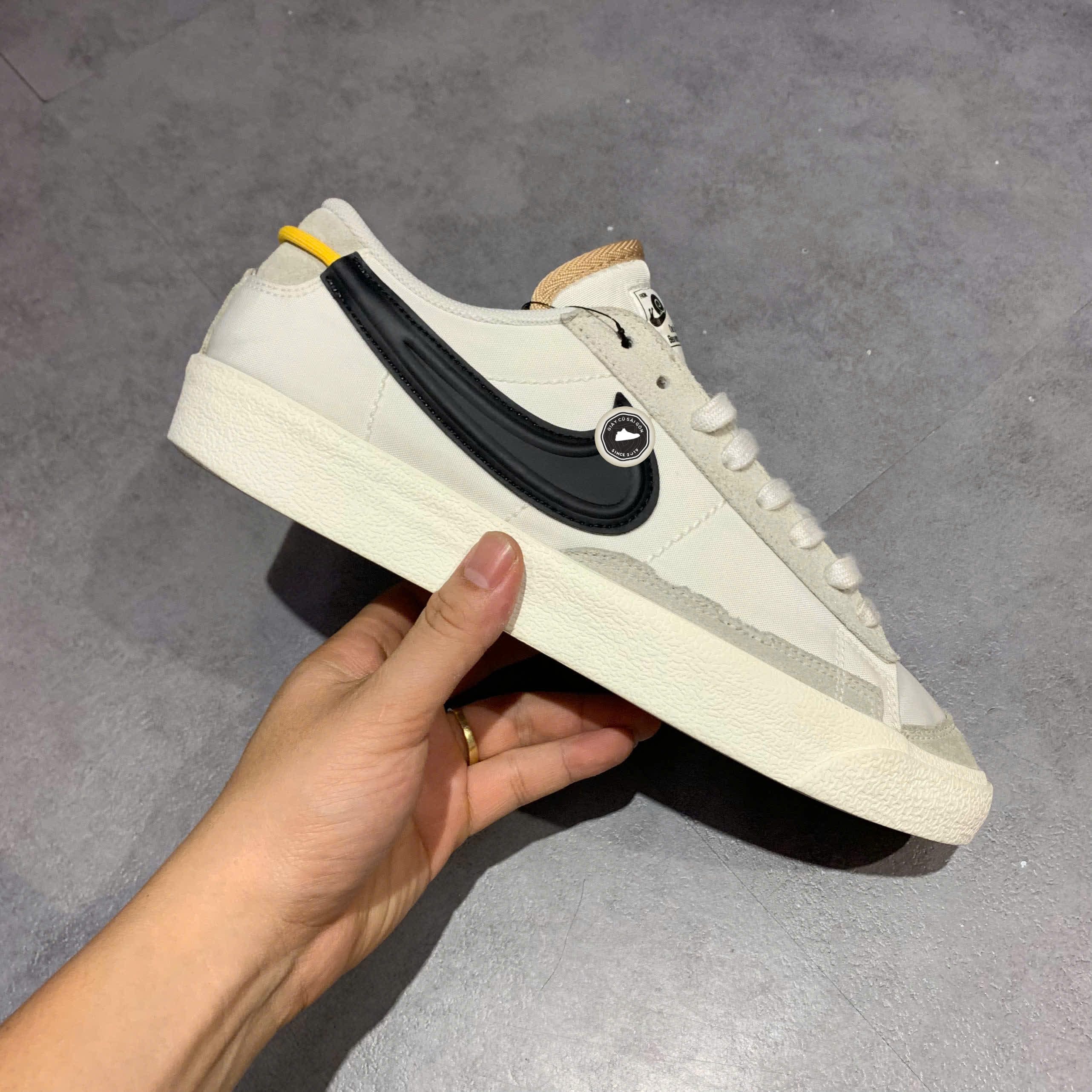 NIKE BLAZER LOW '77 SE MOVING COMPANY DV0798 100 SIZE 43 - GIÀY 2HAND CHÍNH HÃNG