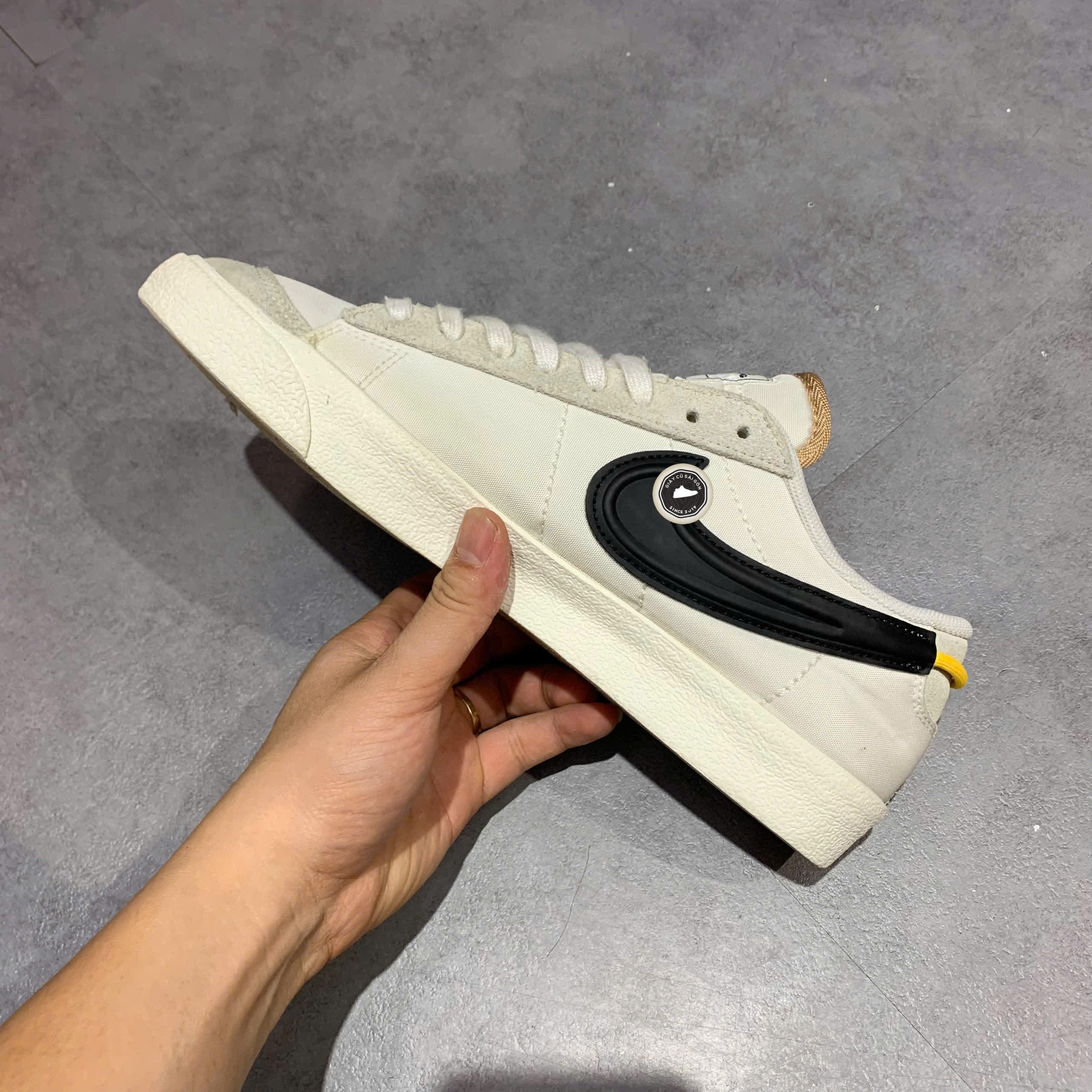 NIKE BLAZER LOW '77 SE MOVING COMPANY DV0798 100 SIZE 43 - GIÀY 2HAND CHÍNH HÃNG