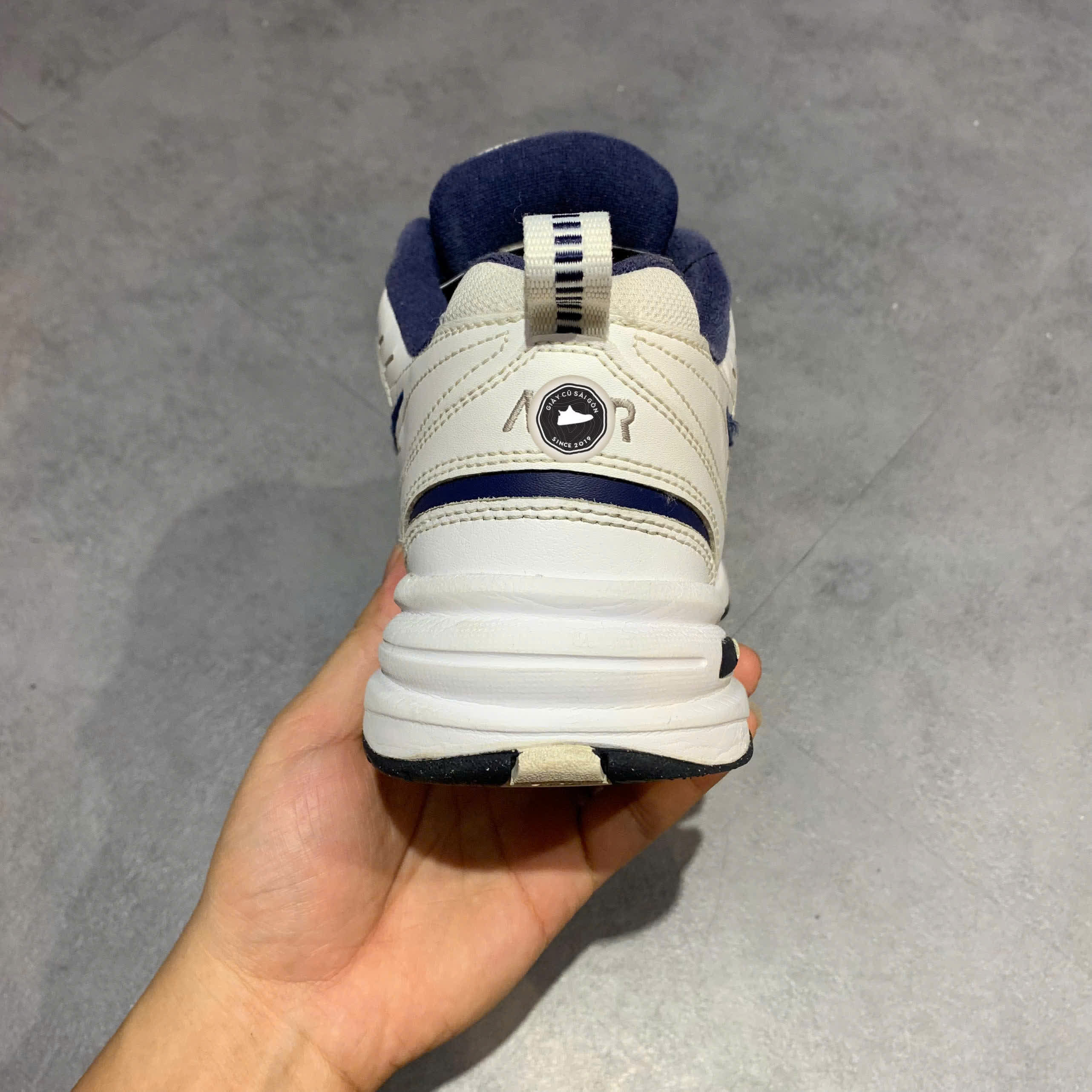 👟 NIKE AIR MONARCH IV WHITE NAVY 415445-102 SIZE 41 - GIÀY 2HAND CHÍNH HÃNG 👟