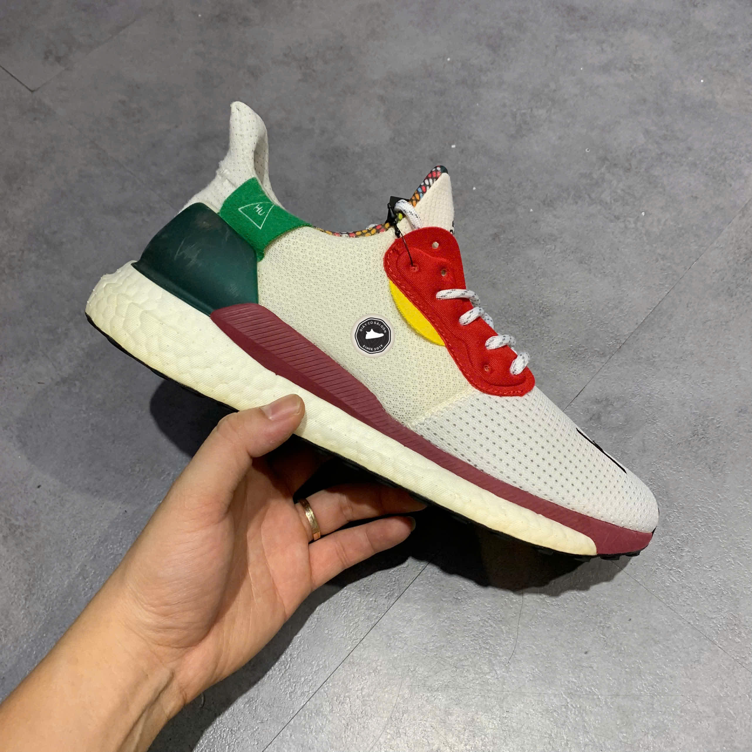 ADIDAS PHARRELL X SOLAR HU GLIDE 'CLOUD WHITE' – CG6776 – SIZE 41 1/3 – GIÀY 2HAND CHÍNH HÃNG