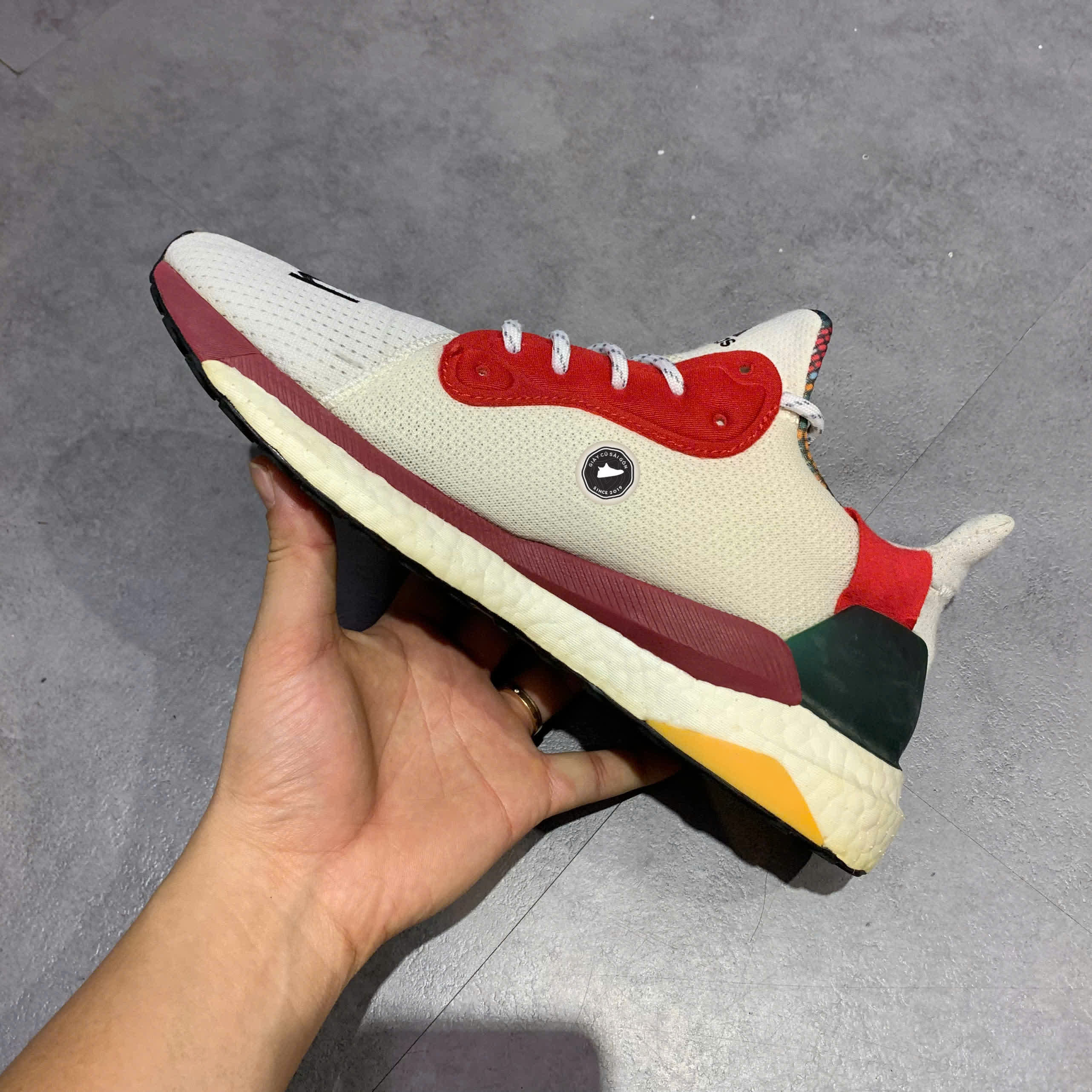 ADIDAS PHARRELL X SOLAR HU GLIDE 'CLOUD WHITE' – CG6776 – SIZE 41 1/3 – GIÀY 2HAND CHÍNH HÃNG