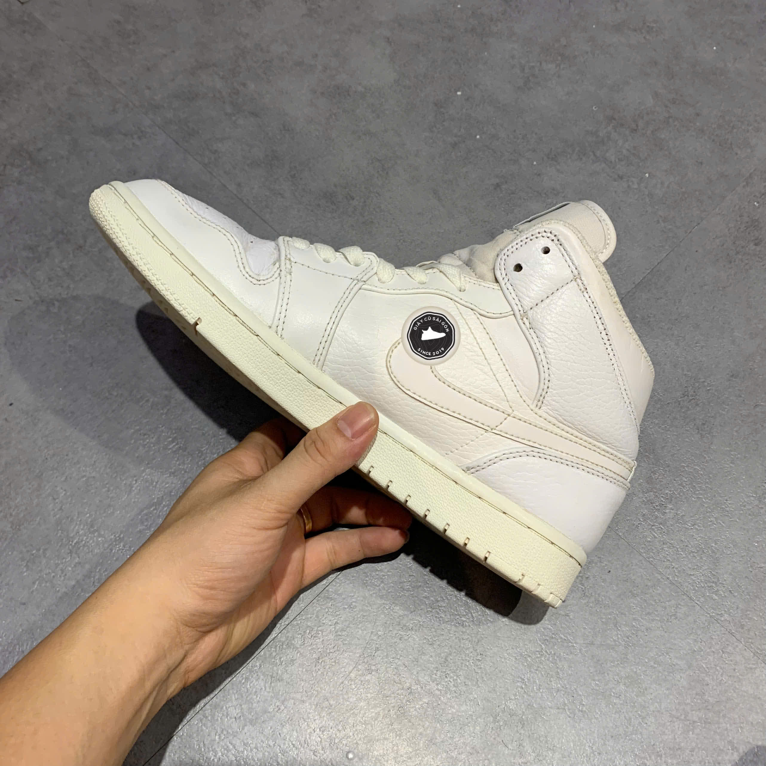 NIKE AIR JORDAN 1 MID 'TRIPLE WHITE' – 554724-109 – SIZE 41 – GIÀY 2HAND CHÍNH HÃNG