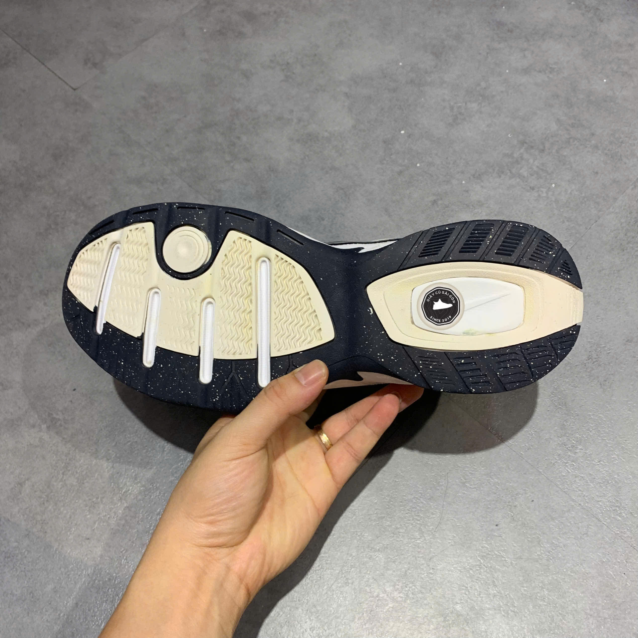 👟 NIKE AIR MONARCH IV WHITE NAVY 415445-102 SIZE 42 - GIÀY 2HAND CHÍNH HÃNG 👟