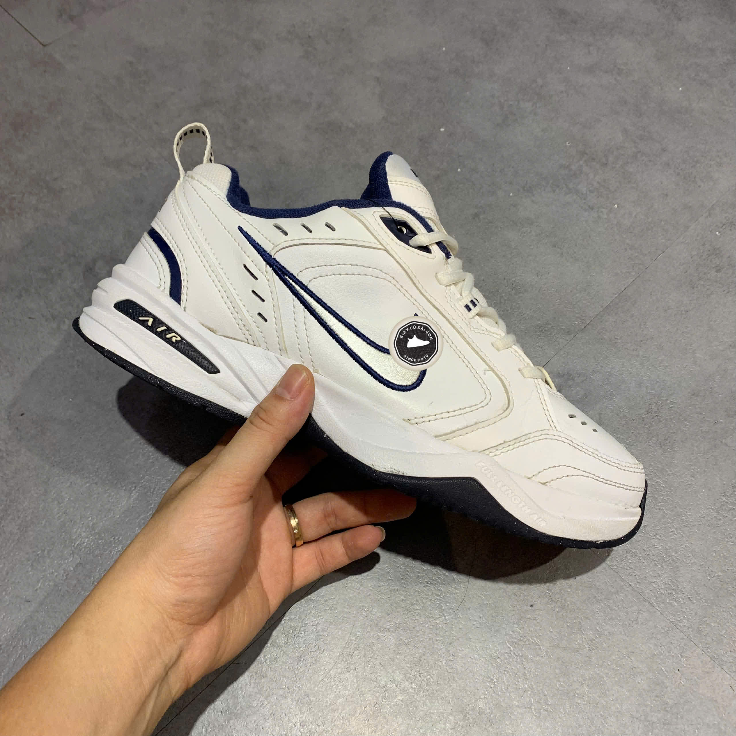 👟 NIKE AIR MONARCH IV WHITE NAVY 415445-102 SIZE 42 - GIÀY 2HAND CHÍNH HÃNG 👟