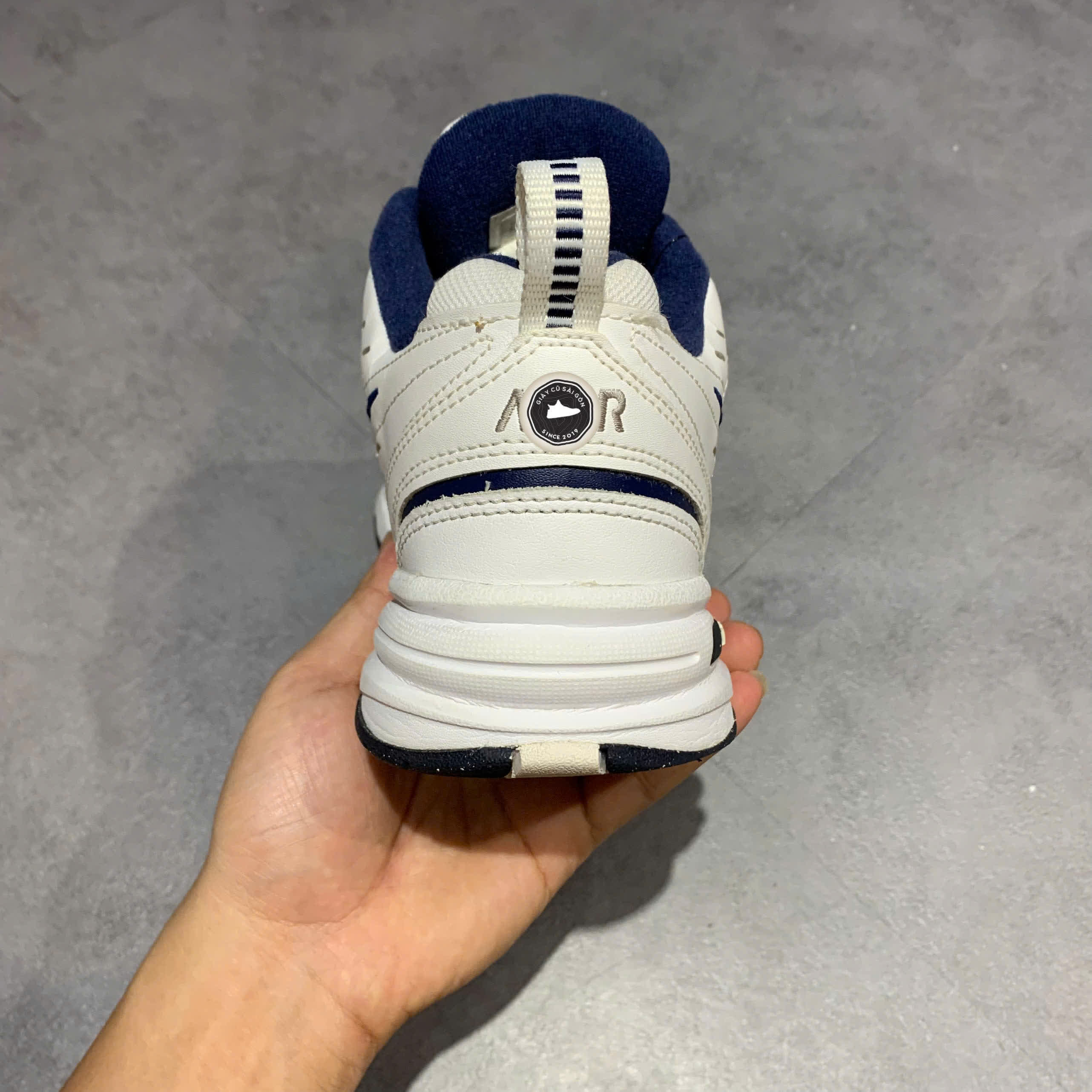 👟 NIKE AIR MONARCH IV WHITE NAVY 415445-102 SIZE 42 - GIÀY 2HAND CHÍNH HÃNG 👟