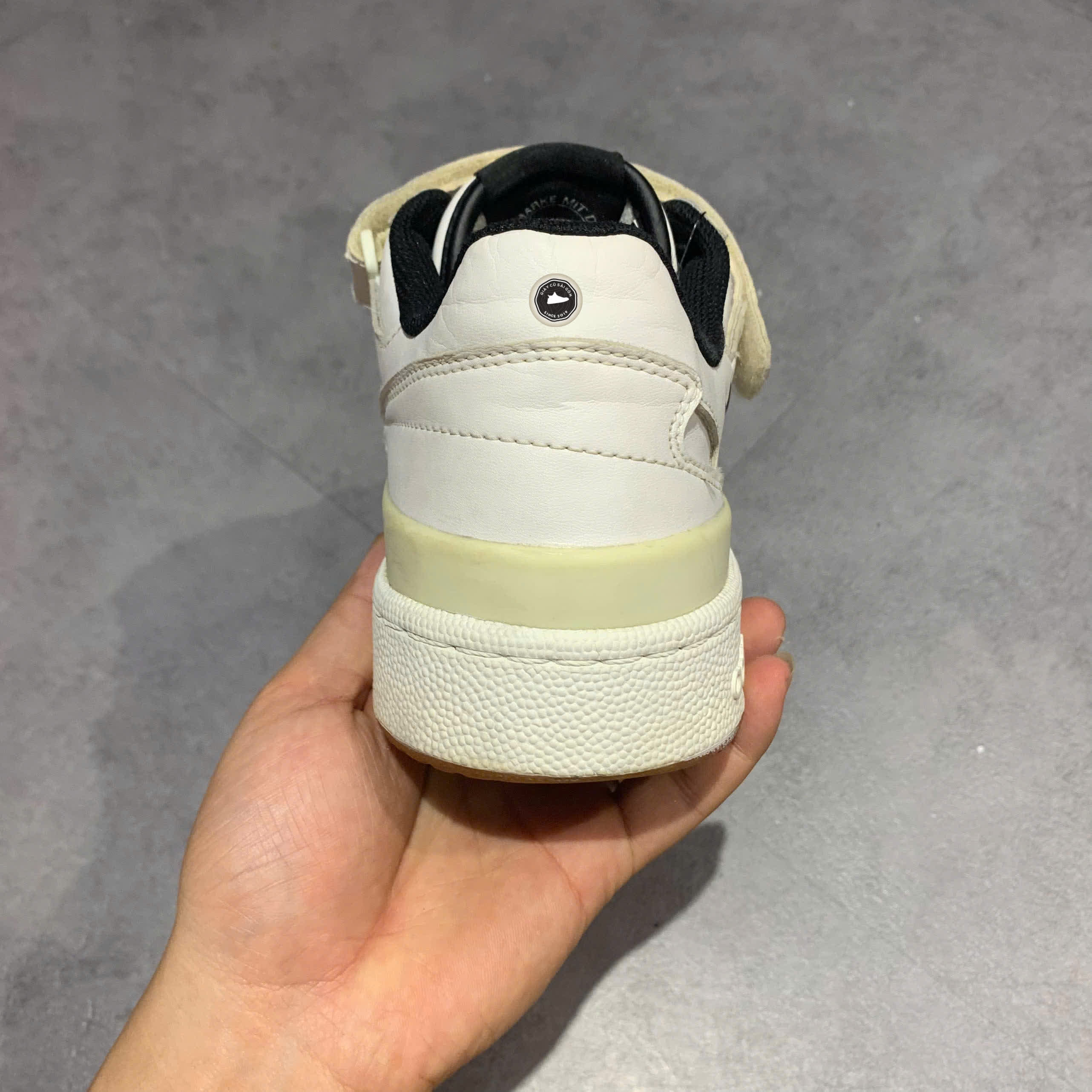 ADIDAS ORIGINALS FORUM LOW 'CORE BLACK CLOUD WHITE GUM' G25813 SIZE 40 – Giày 2hand Chính Hãng PVN18506