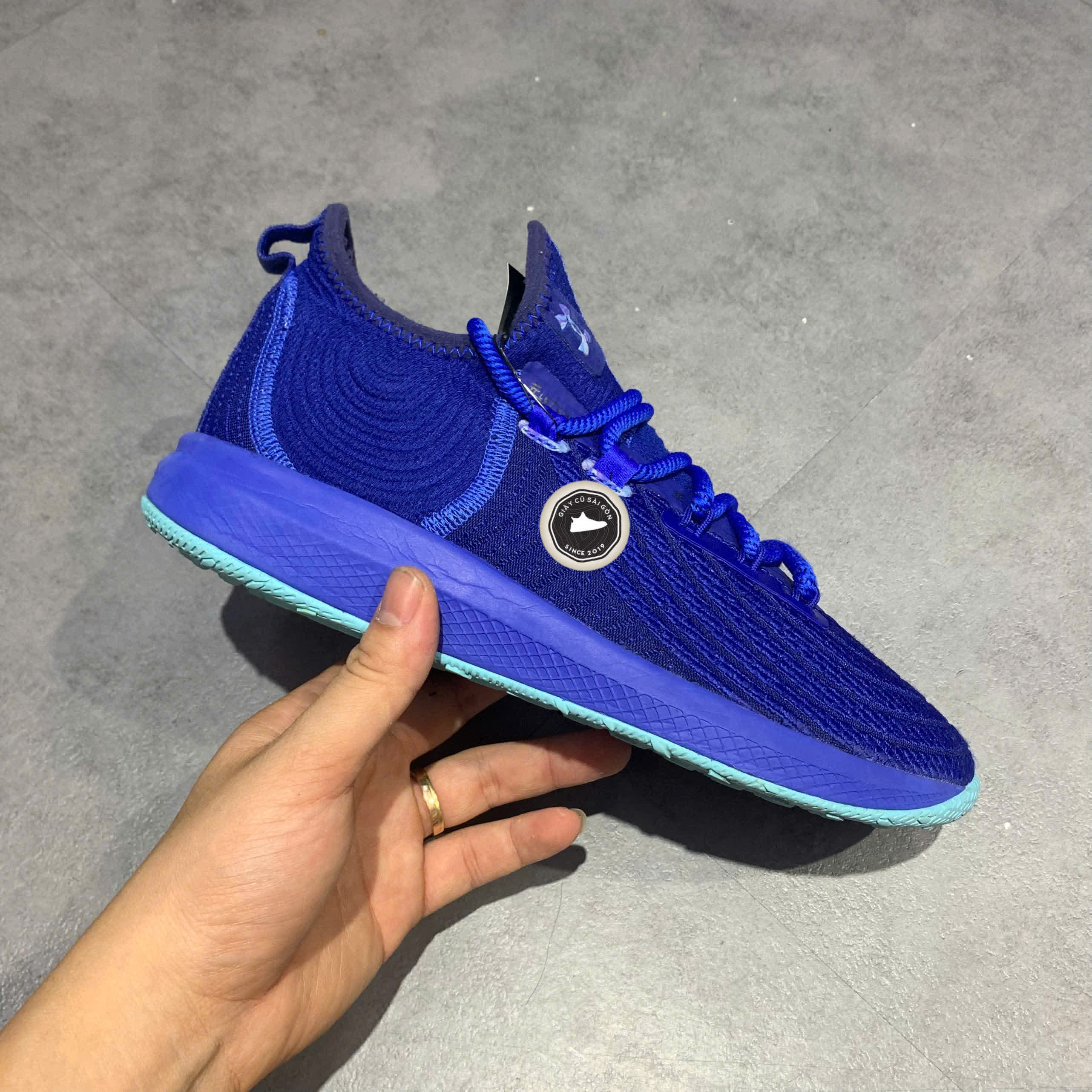 UNDER ARMOUR HARPER 4 TURF 'ROYAL' 3022067-400 SIZE 40 GIÀY 2HAND CHÍNH HÃNG