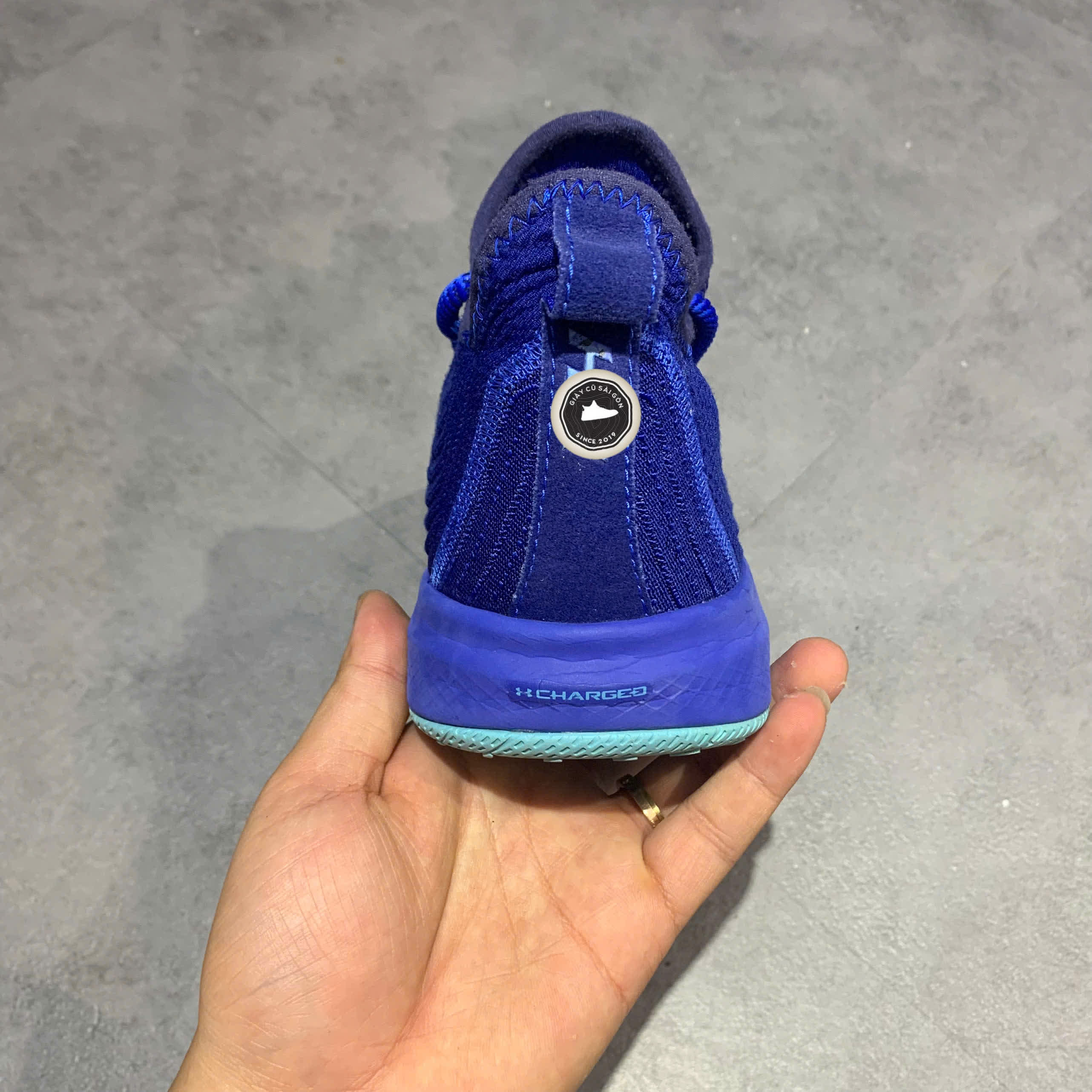 UNDER ARMOUR HARPER 4 TURF 'ROYAL' 3022067-400 SIZE 40 GIÀY 2HAND CHÍNH HÃNG