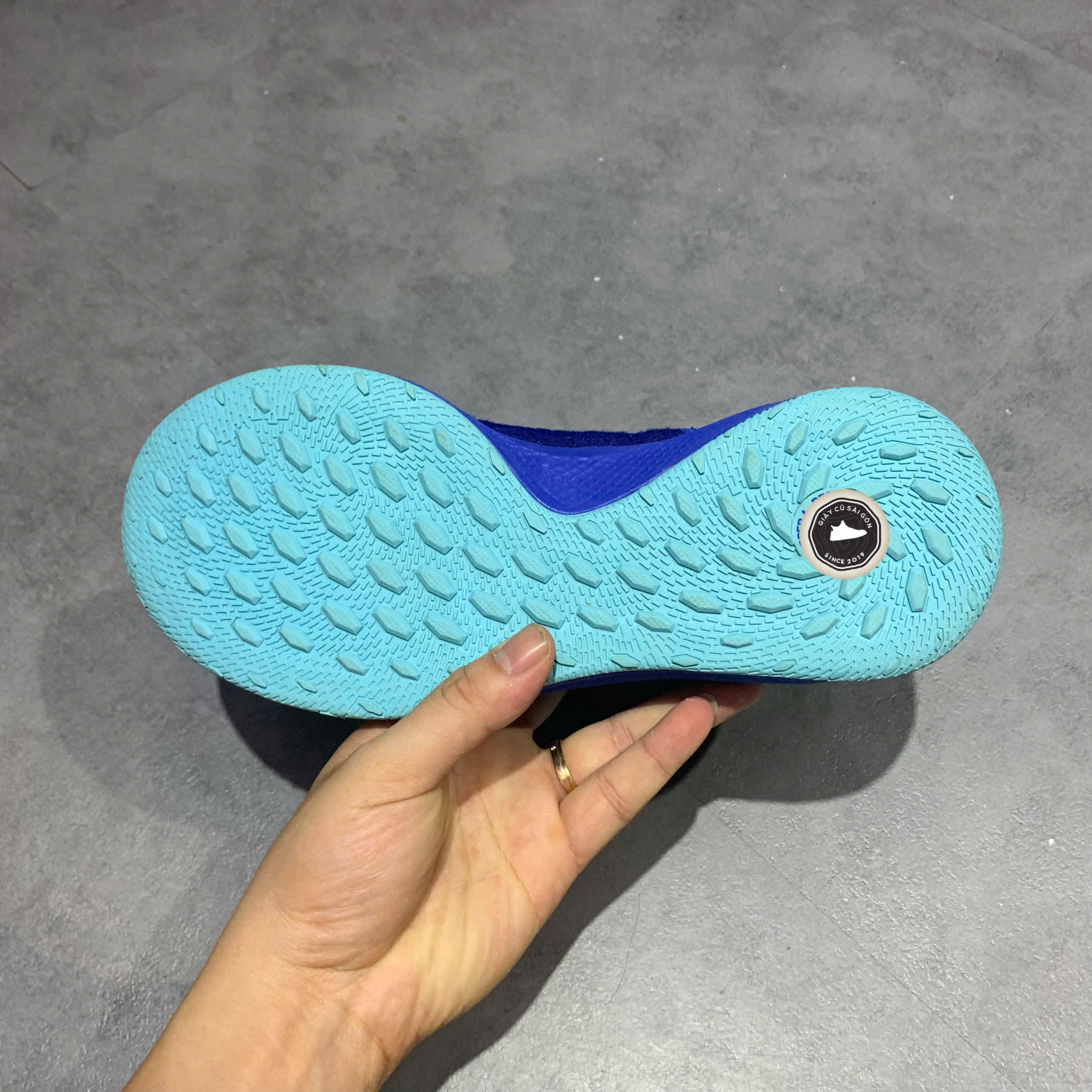 UNDER ARMOUR HARPER 4 TURF 'ROYAL' 3022067-400 SIZE 40 GIÀY 2HAND CHÍNH HÃNG