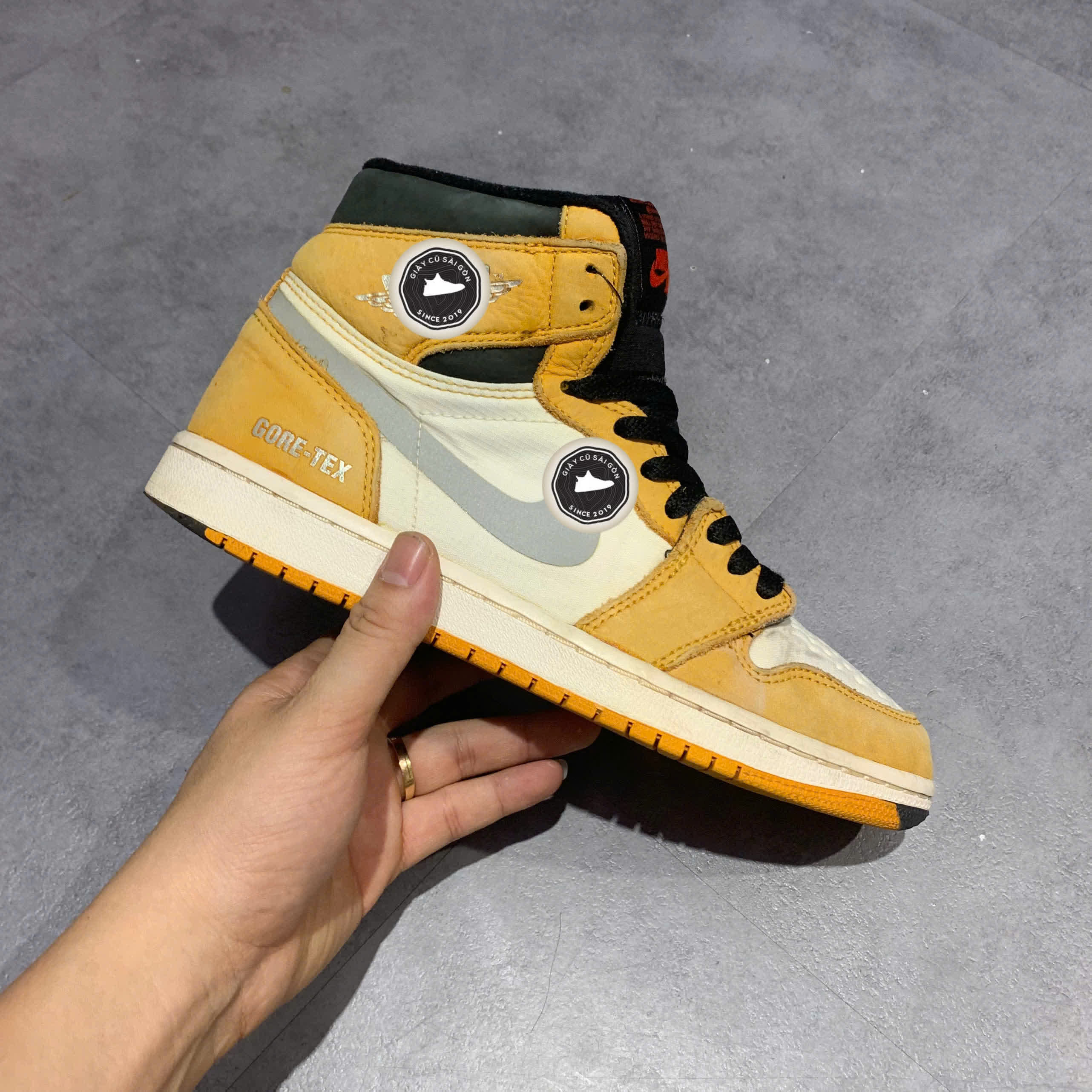 👟 AIR JORDAN 1 HIGH ELEMENT GORE-TEX 'LIGHT CURRY' DB2889-700 – SIZE 40 – GIÀY 2HAND