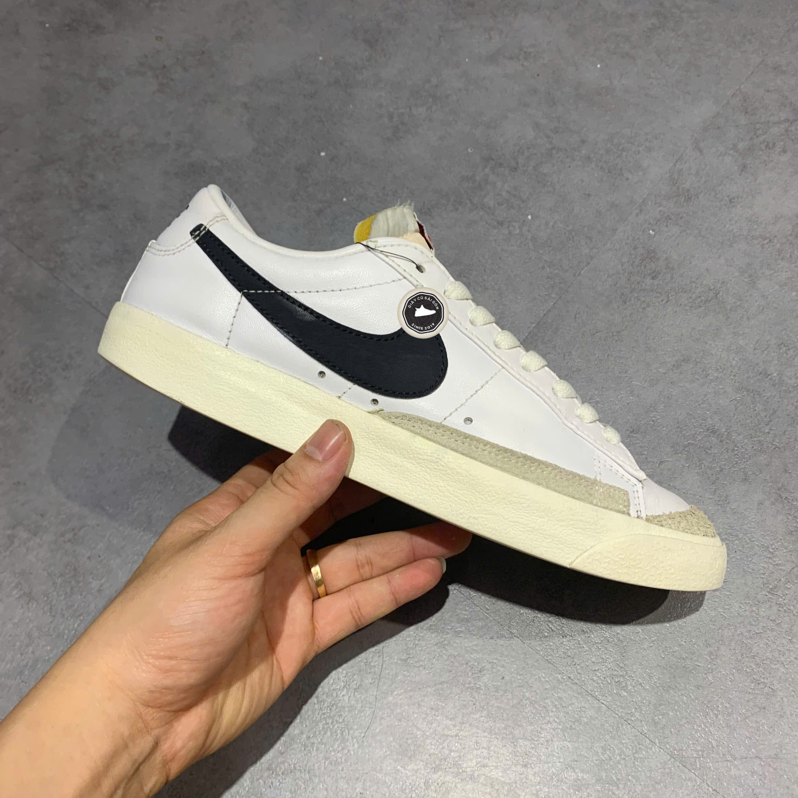 NIKE BLAZER LOW '77 VINTAGE WHITE BLACK' - DA6364-101 - GIÀY 2HAND CHÍNH HÃNG