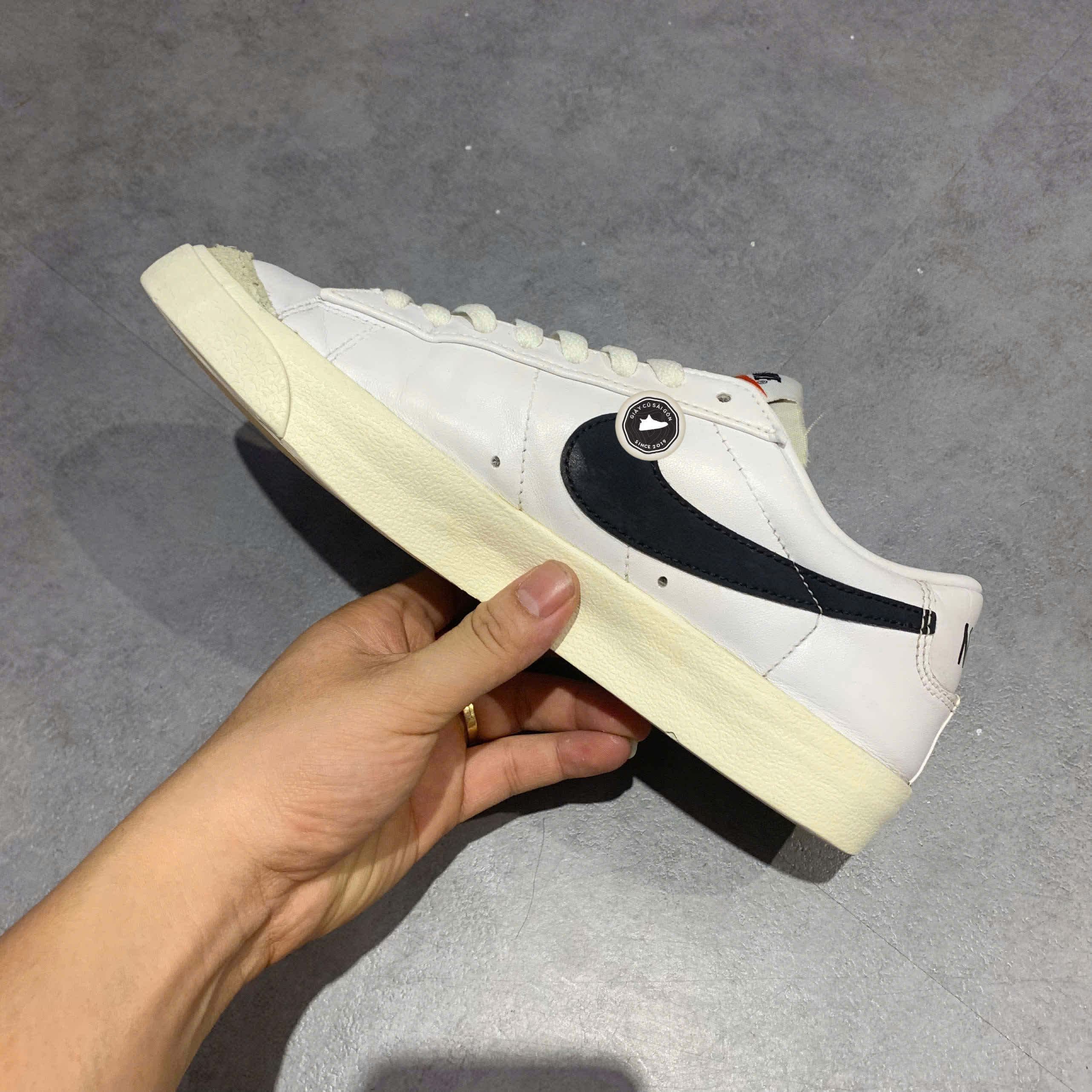 NIKE BLAZER LOW '77 VINTAGE WHITE BLACK' - DA6364-101 - GIÀY 2HAND CHÍNH HÃNG