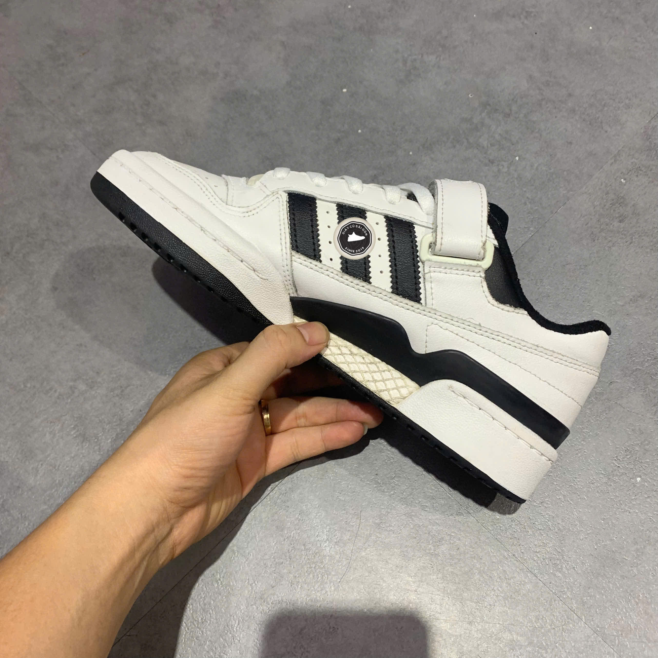 ADIDAS FORUM LOW WHITE BLACK FY7757 SIZE 40 GIÀY 2HAND CHÍNH HÃNG