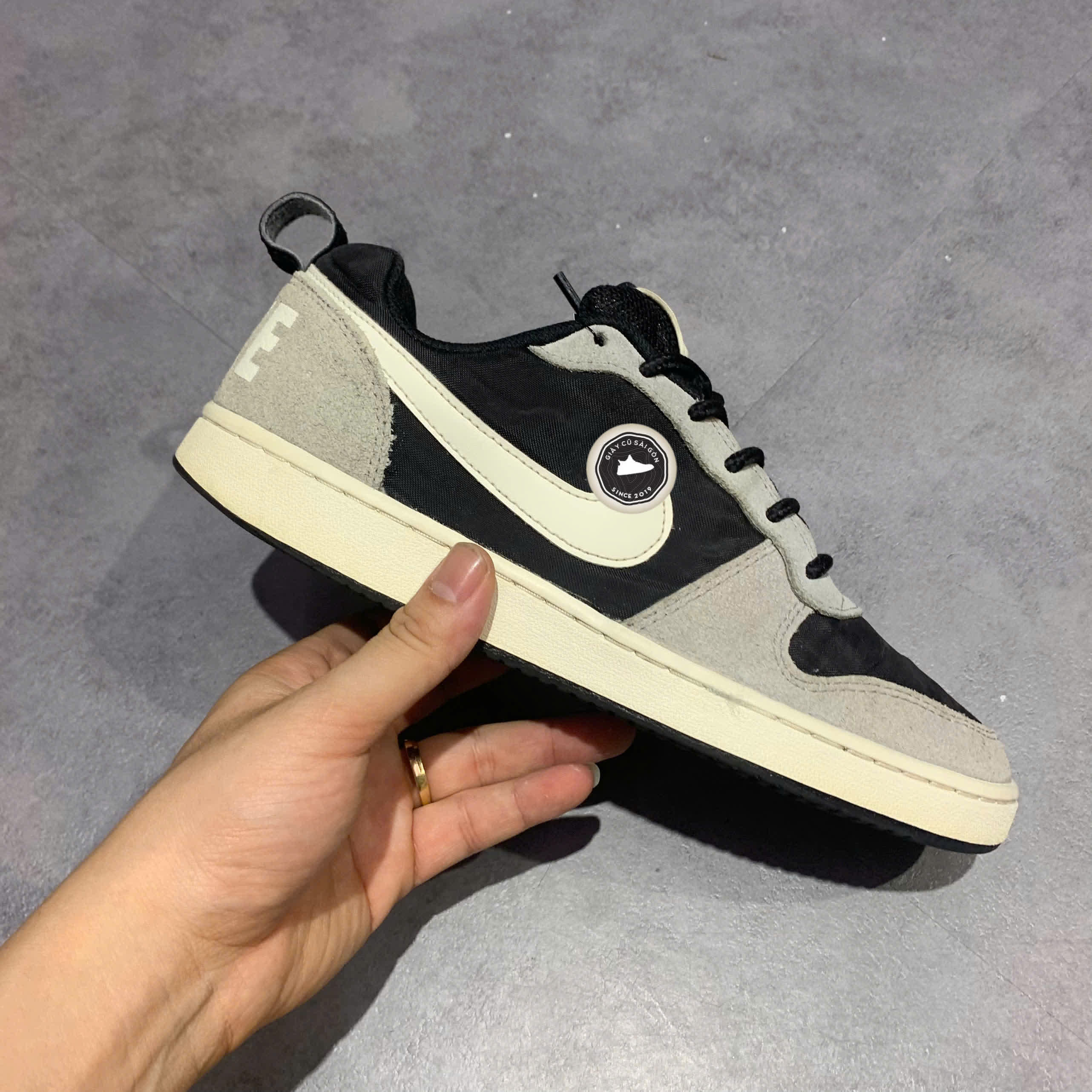 NIKE COURT BOROUGH LOW PREMIUM 'BLACK GREY SAIL' – 844881 005 – GIÀY 2HAND CHÍNH HÃNG