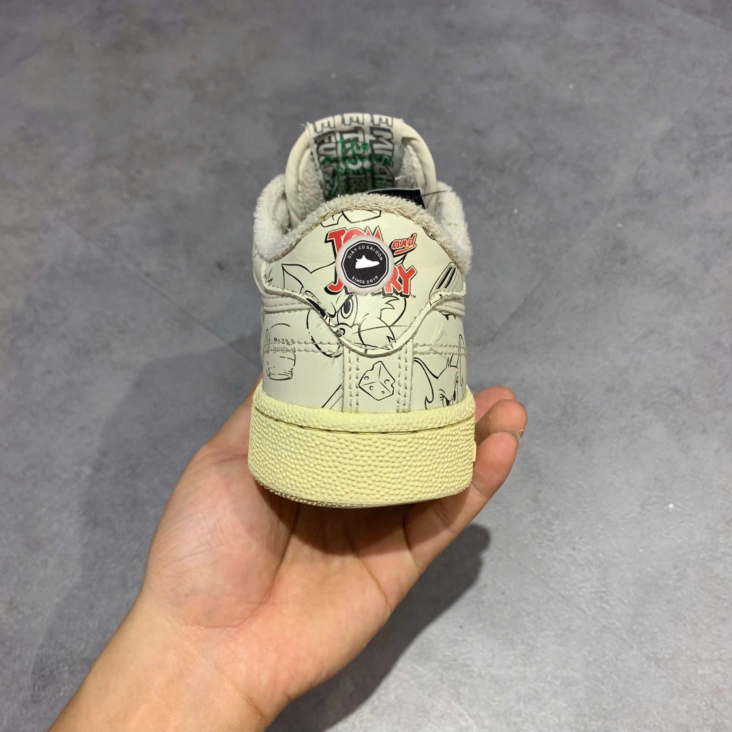 REEBOK CLUB C TOM & JERRY ALL-OVER – GIÀY 2HAND
