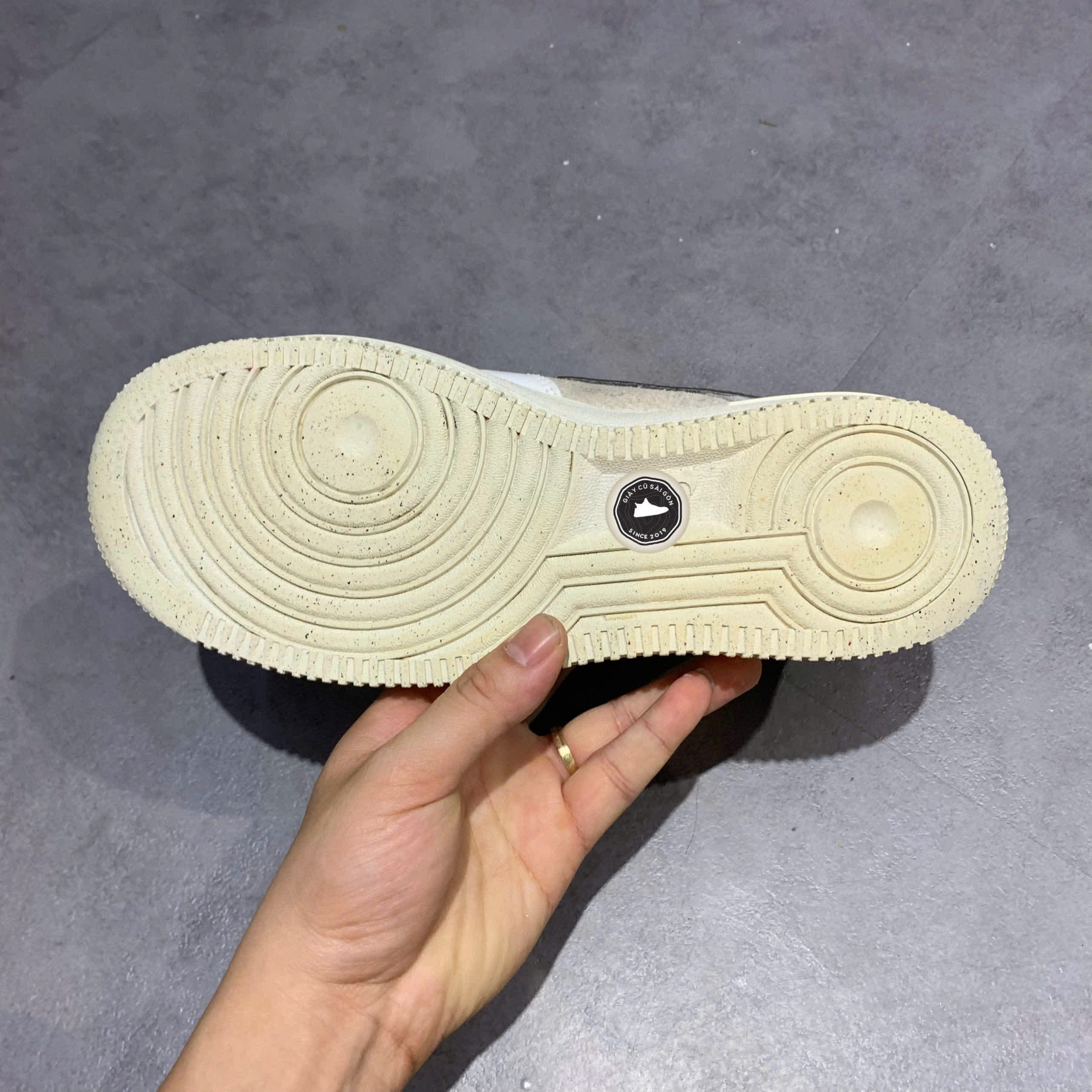 NIKE AIR FORCE 1 LOW ‘X’S AND O’S’ FN8892-191 – GIÀY 2HAND