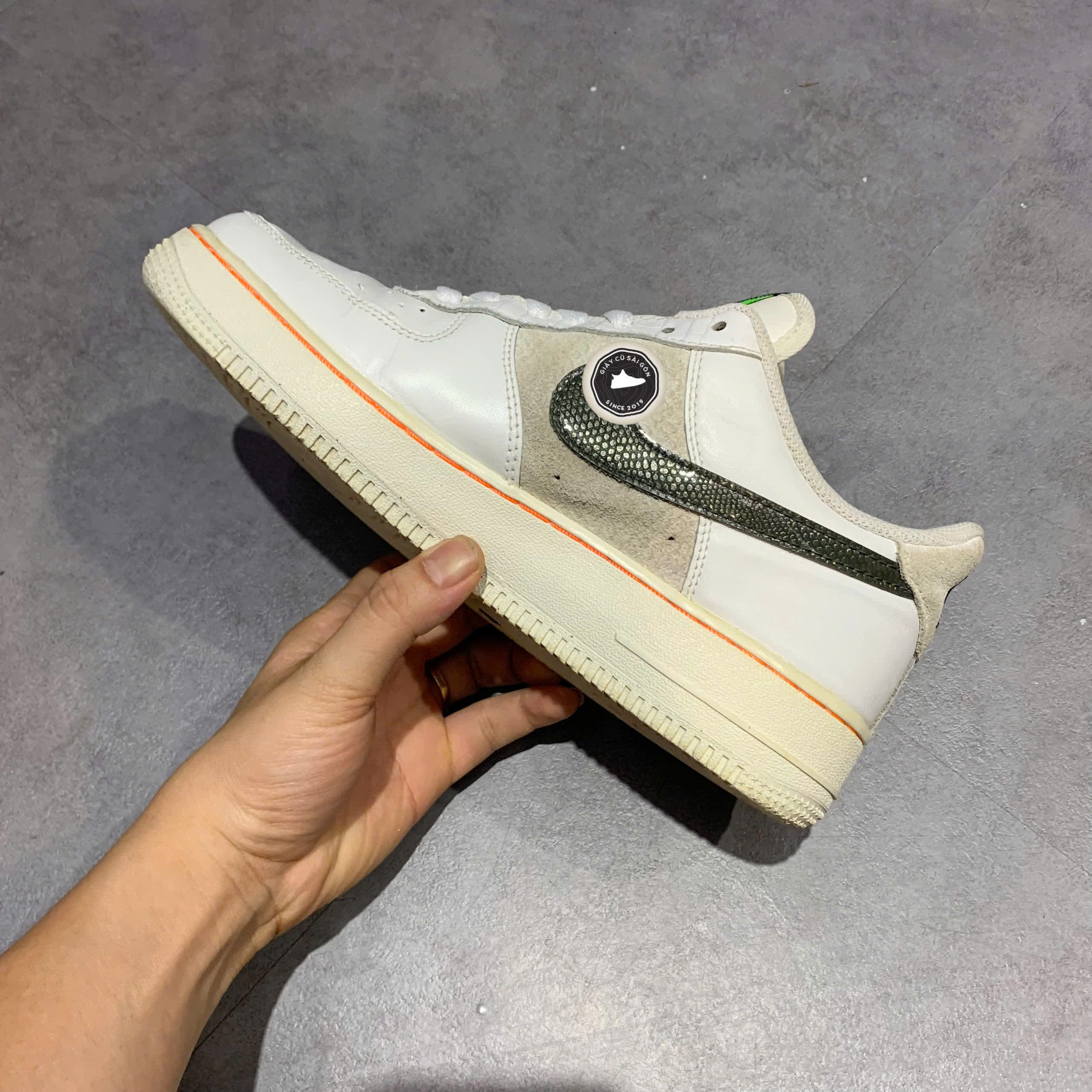 NIKE AIR FORCE 1 LOW ‘X’S AND O’S’ FN8892-191 – GIÀY 2HAND