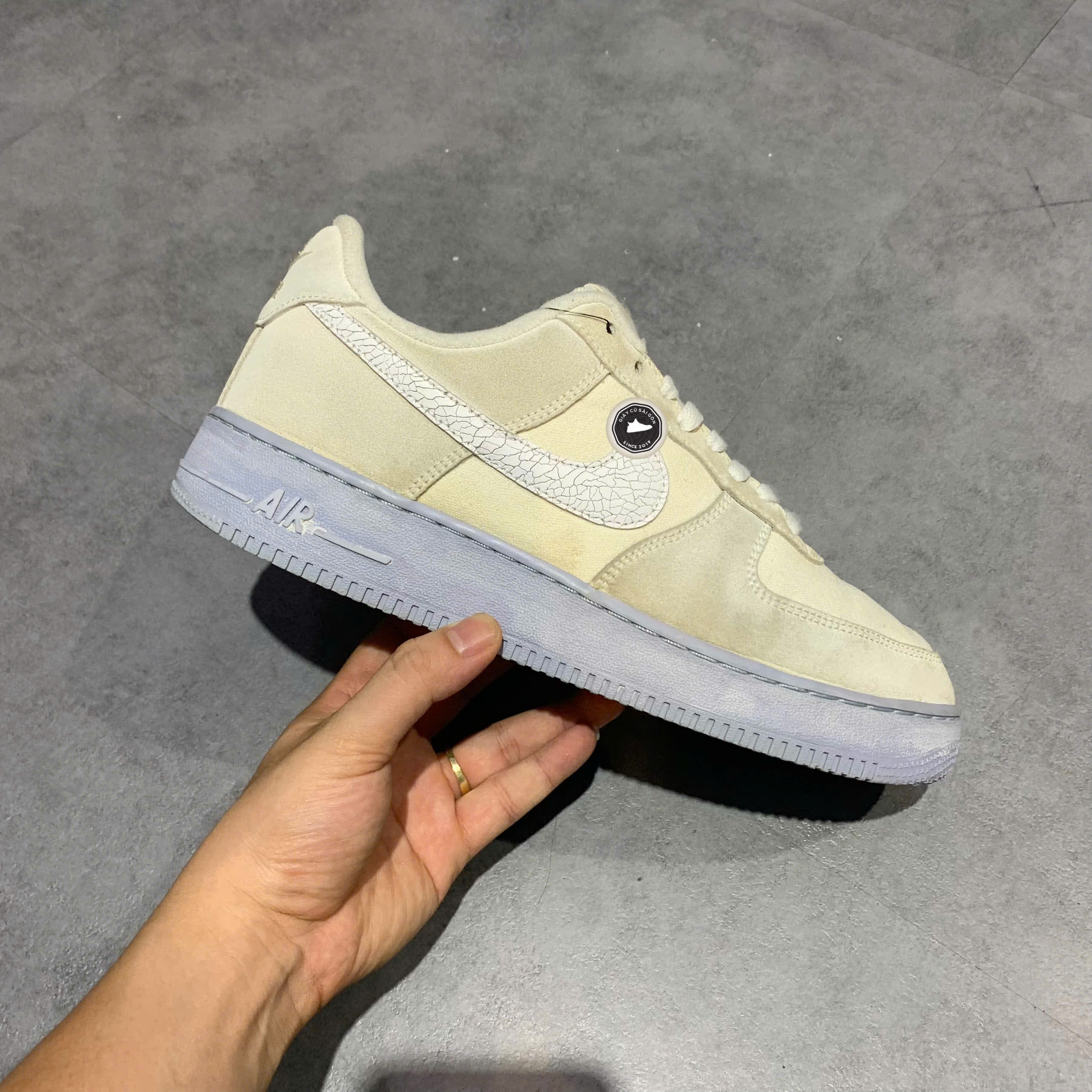 👟 NIKE AIR FORCE 1 LOW ’07 LV8 EMB SUMMIT WHITE BLUE WHISPER’ DV0787-100 – SIZE 43 – GIÀY 2HAND CHÍNH HÃNG