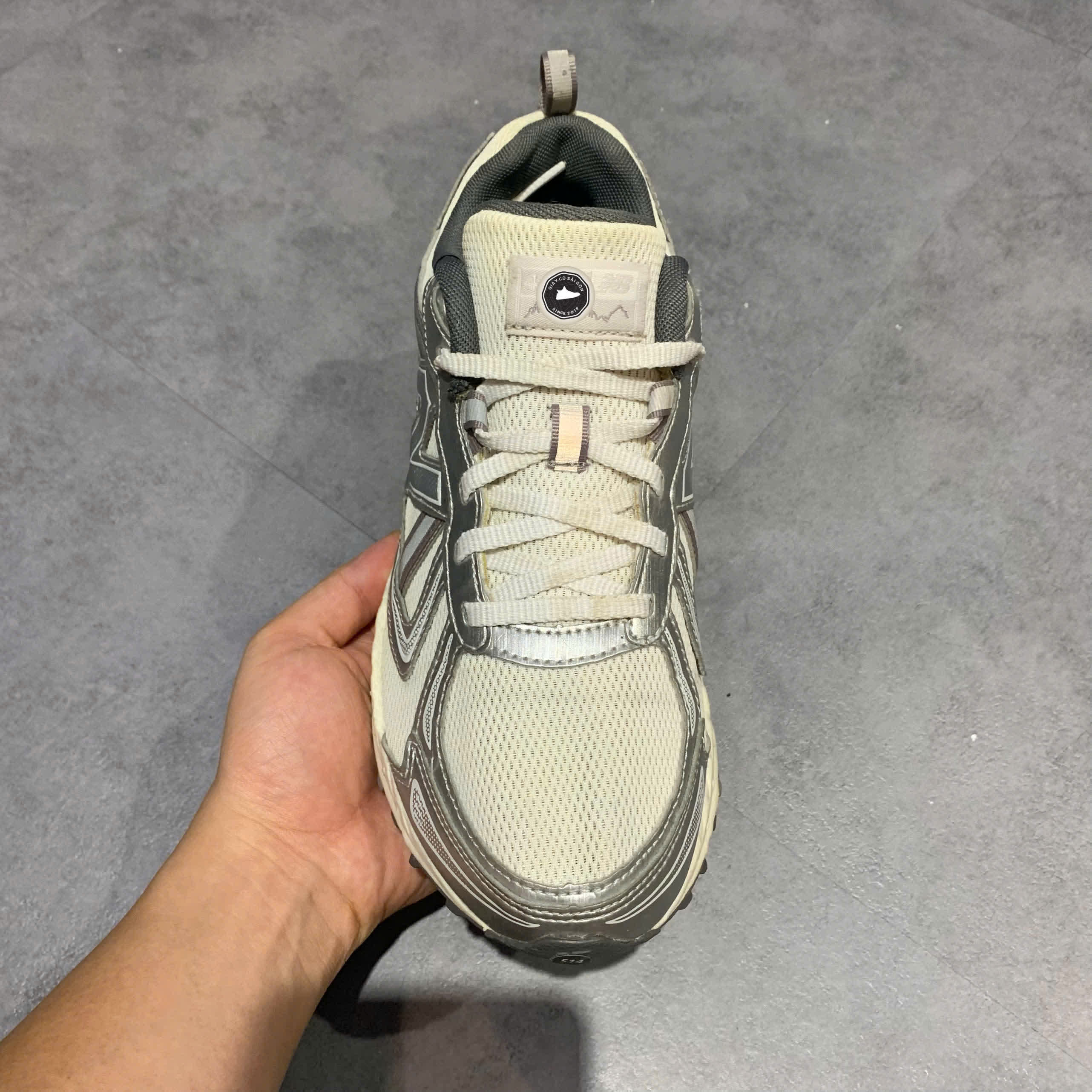 👟 NEW BALANCE 410 ‘SILVER’ – MT410KM5 SIZE 42 – GIÀY 2HAND CHÍNH HÃNG