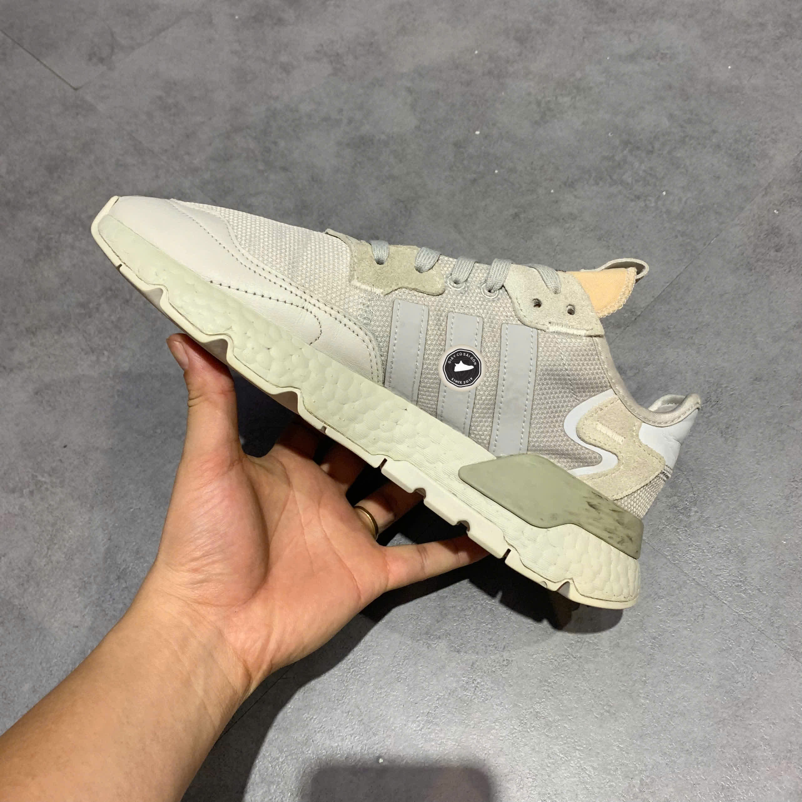 👟 ADIDAS NITE JOGGER ‘GREY ONE / SIGNAL GREEN’ FV3619 SIZE 42.5 GIÀY 2HAND CHÍNH HÃNG