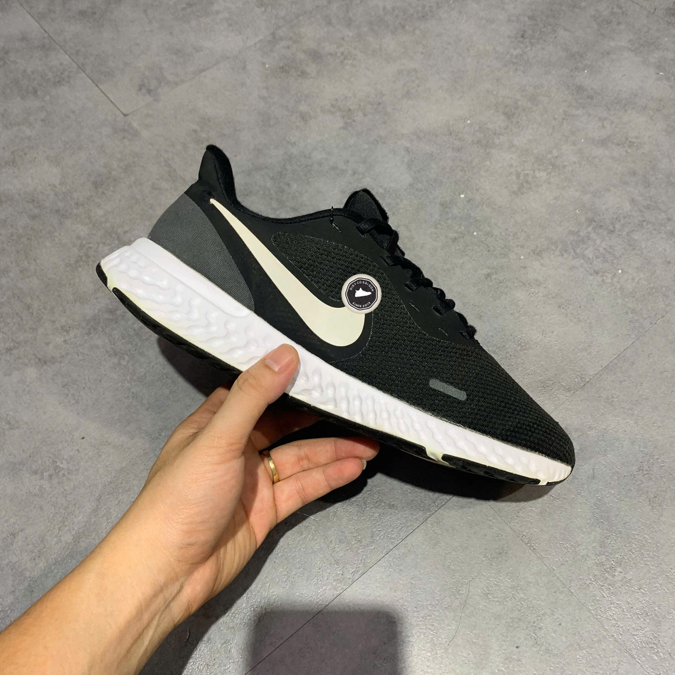 NIKE REVOLUTION 5 'BLACK WHITE' BQ3204-002 SIZE 42.5 – GIÀY 2HAND CHÍNH HÃNG