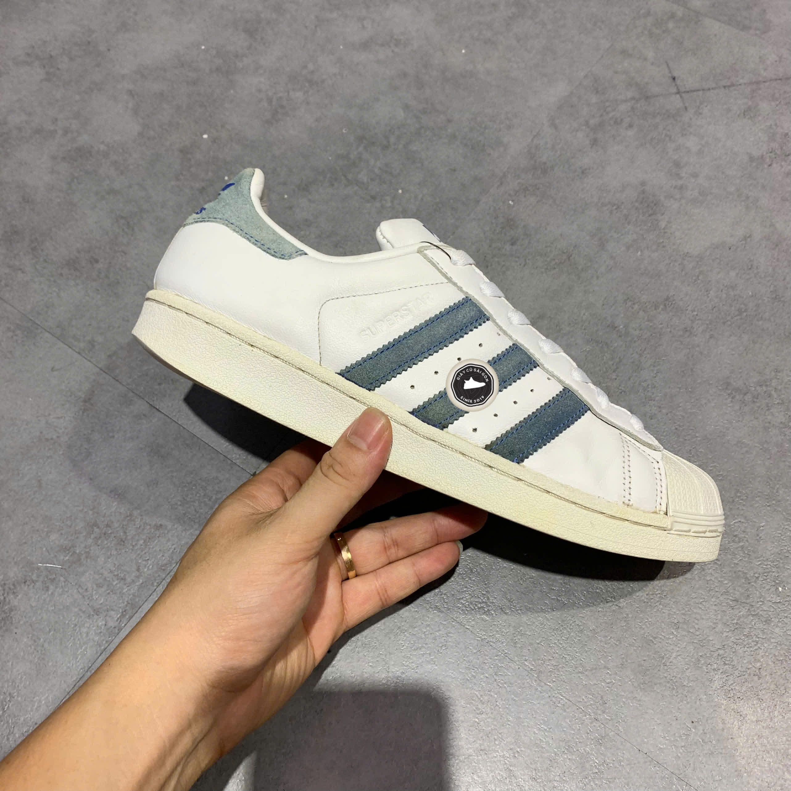 ADIDAS SUPERSTAR 'WHITE BLUE' EE4474 SIZE 40 2/3 – GIÀY 2HAND CHÍNH HÃNG
