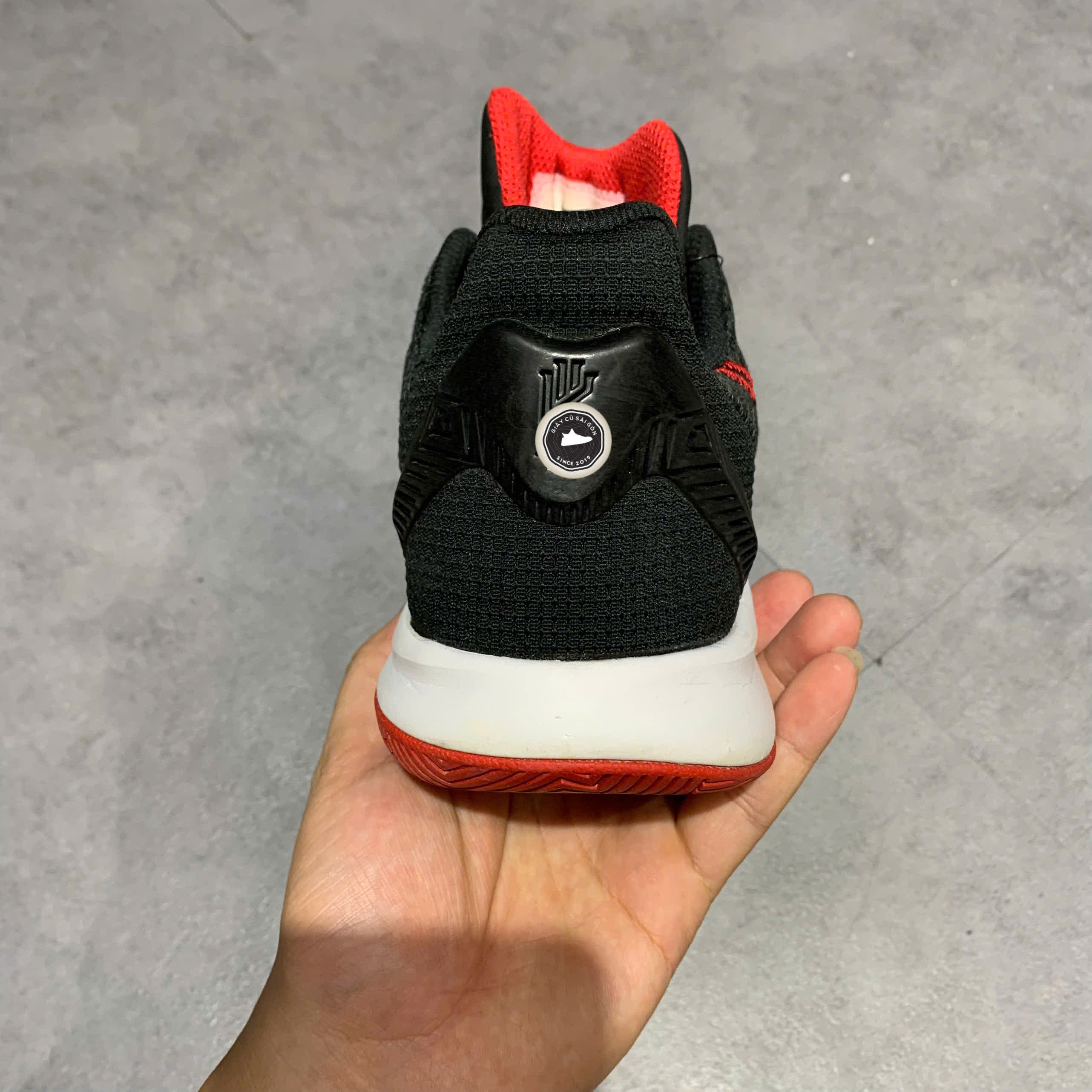 NIKE KYRIE FLYTRAP 2 EP 'BRED' AO4438-016 SIZE 41 – GIÀY 2HAND CHÍNH HÃNG
