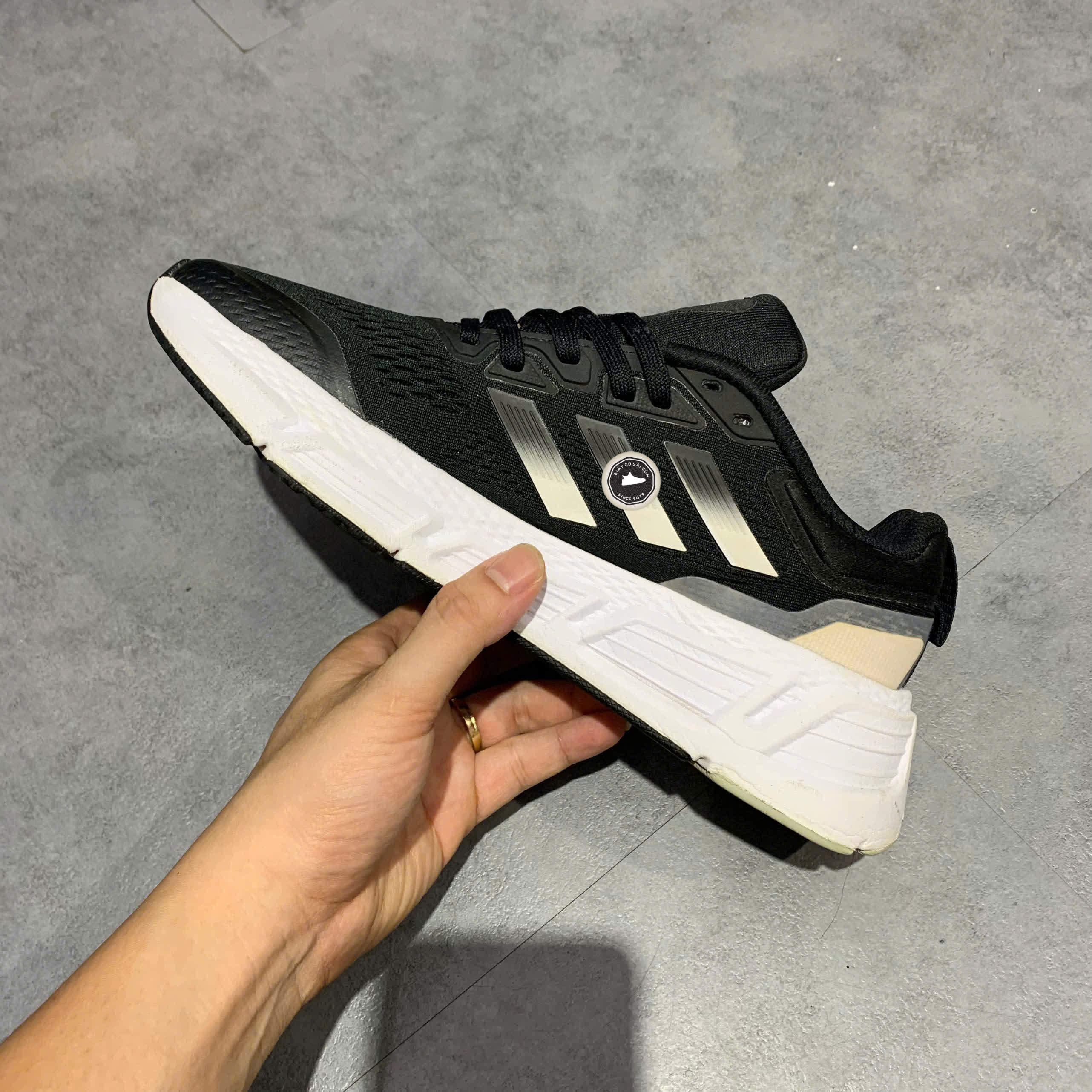 ADIDAS QUESTAR 'BLACK WHITE GREY' GY2259 SIZE 39 1/3 – GIÀY 2HAND CHÍNH HÃNG