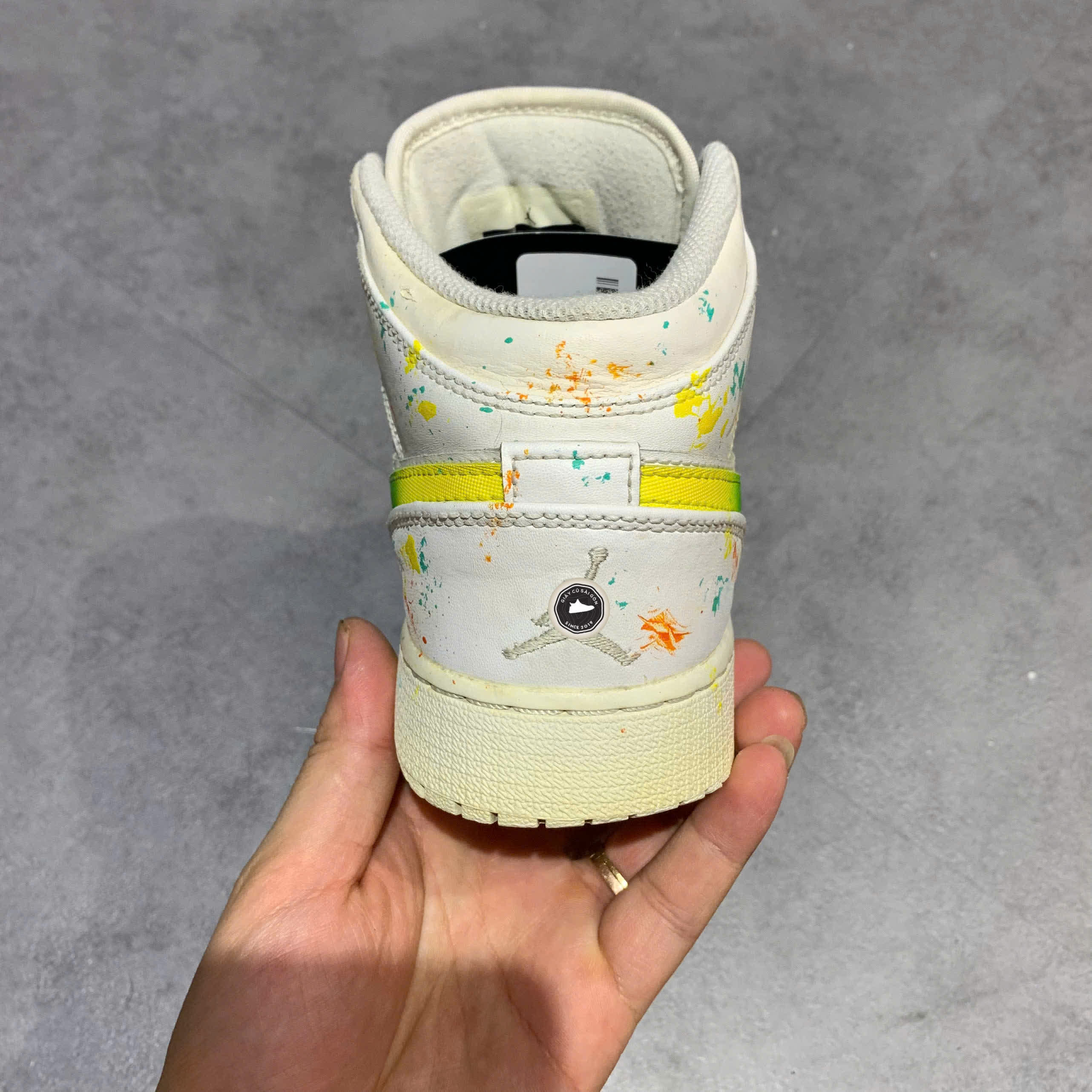 NIKE AIR JORDAN 1 MID GS ‘UNIVERSITY BLUE’ - 554725 104 SIZE 38 GIÀY 2HAND CHÍNH HÃNG