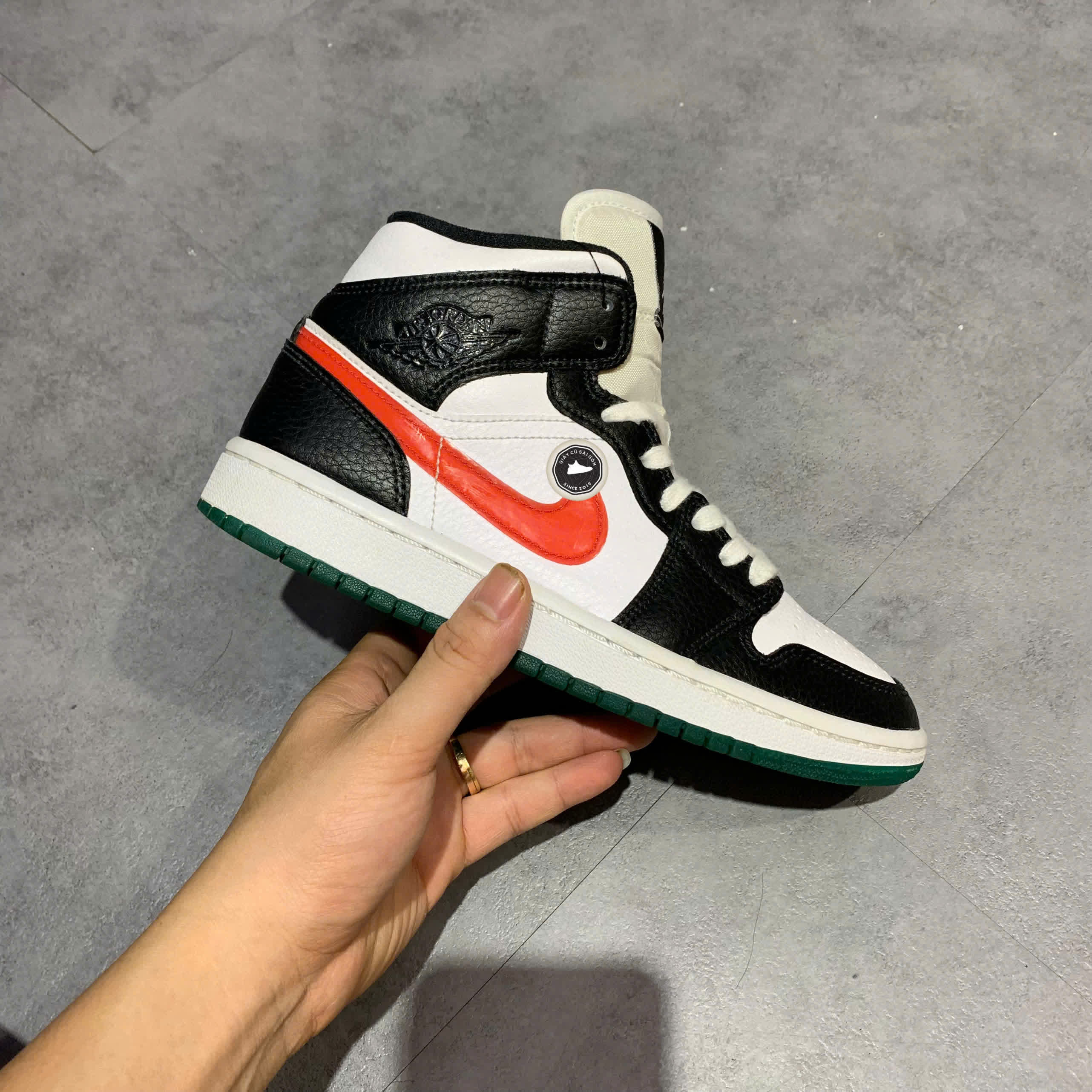 AIR JORDAN 1 MID 'ALTERNATE SWOOSHES' BQ6472-063 SIZE 37.5 – GIÀY 2HAND CHÍNH HÃNG