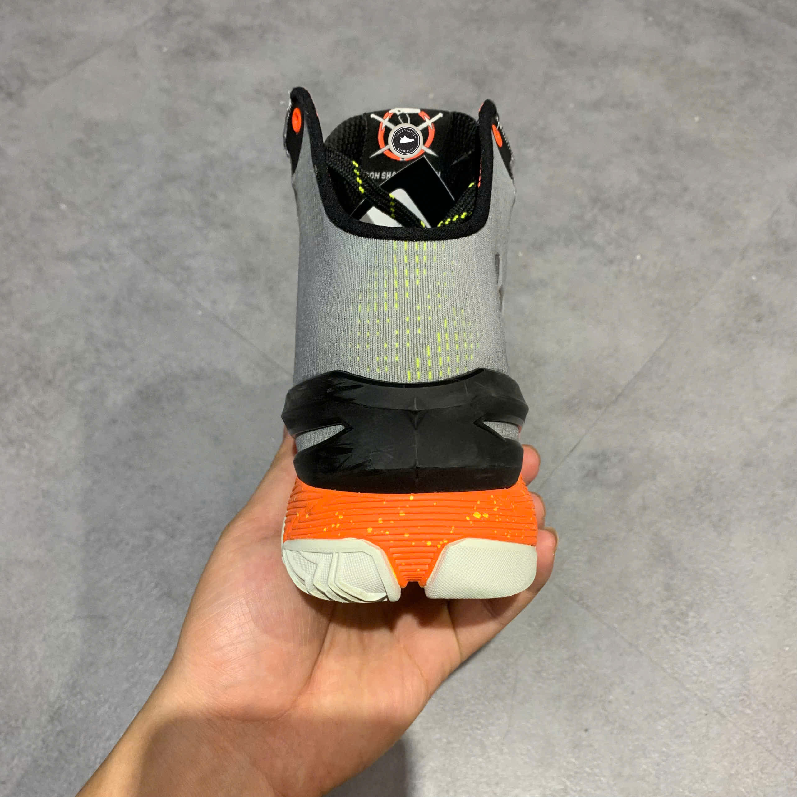 UNDER ARMOUR CURRY RETRO GS 'IRON SHARPENS IRON' 3026053-100 SIZE 38 GIÀY 2HAND CHÍNH HÃNG