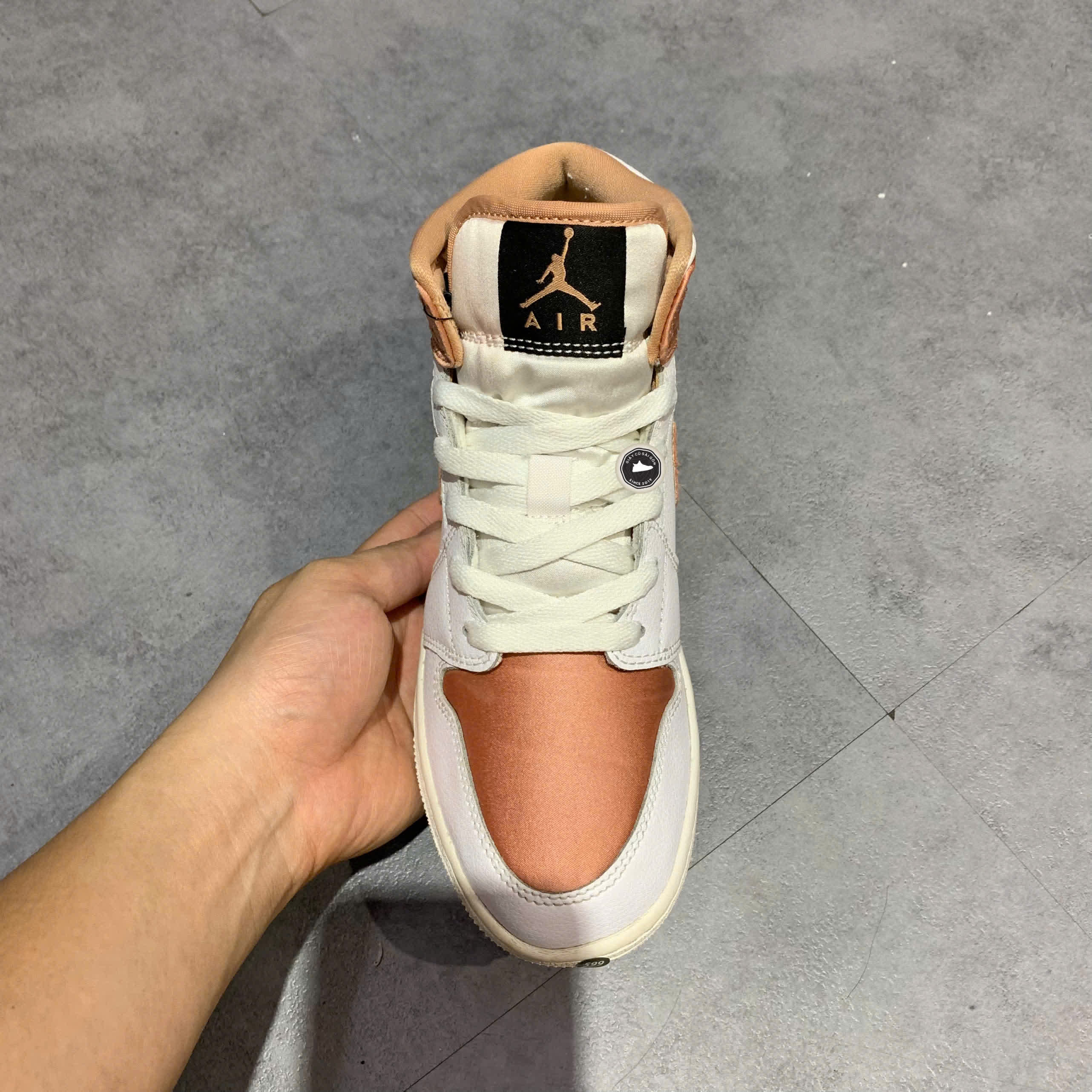 AIR JORDAN 1 MID GS 'WHITE ROSE GOLD' 555112-190 SIZE 36.5 GIÀY 2HAND CHÍNH HÃNG