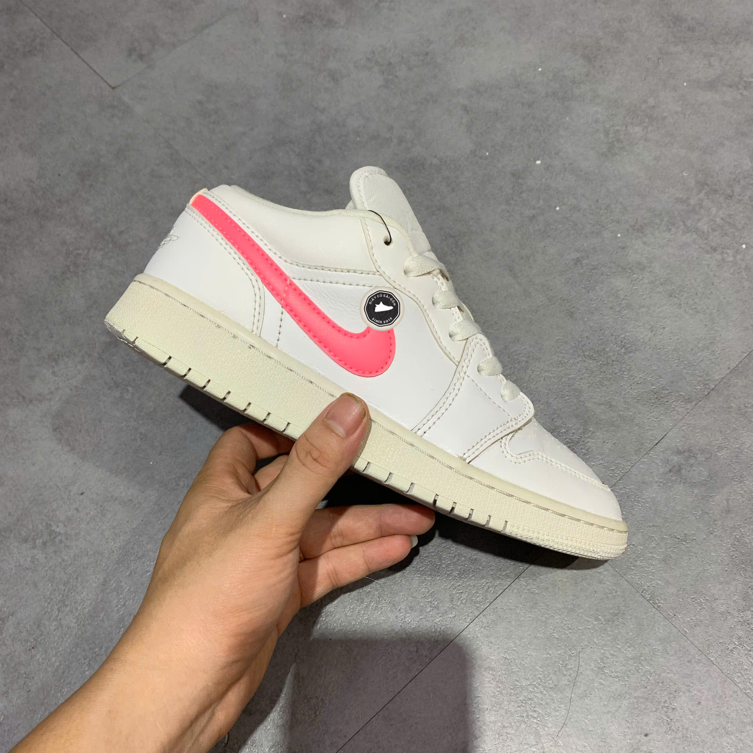 JORDAN LOW “WHITE” - CW7035 100 SIZE 37.5 GIÀY 2HAND CHÍNH HÃNG