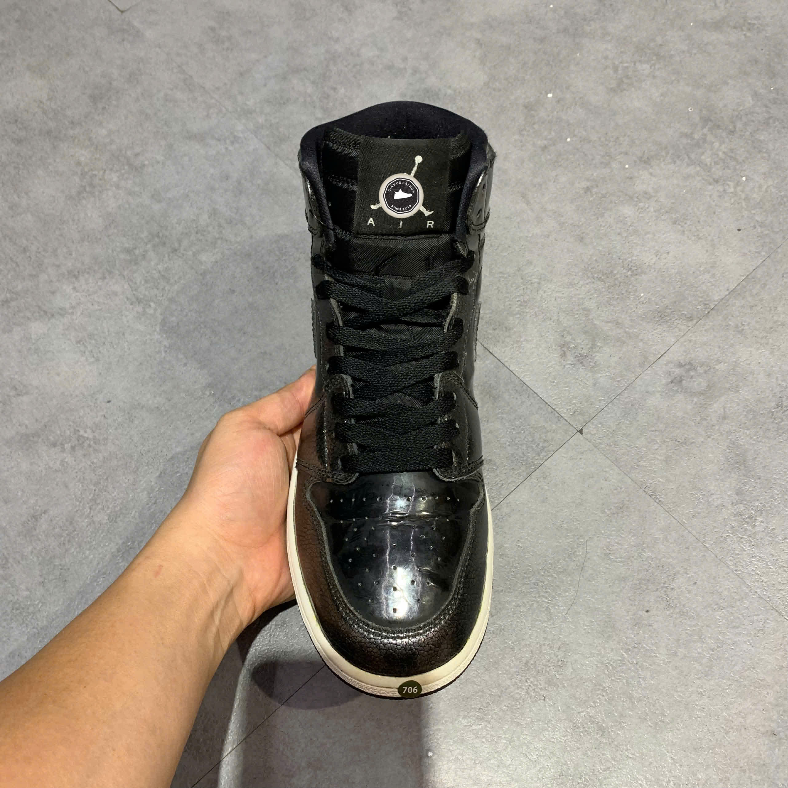 NIKE AIR JORDAN 1 RETRO HIGH BLACK PATENT ANTI-GRAVITY SIZE 39 GIÀY 2HAND CHÍNH HÃNG