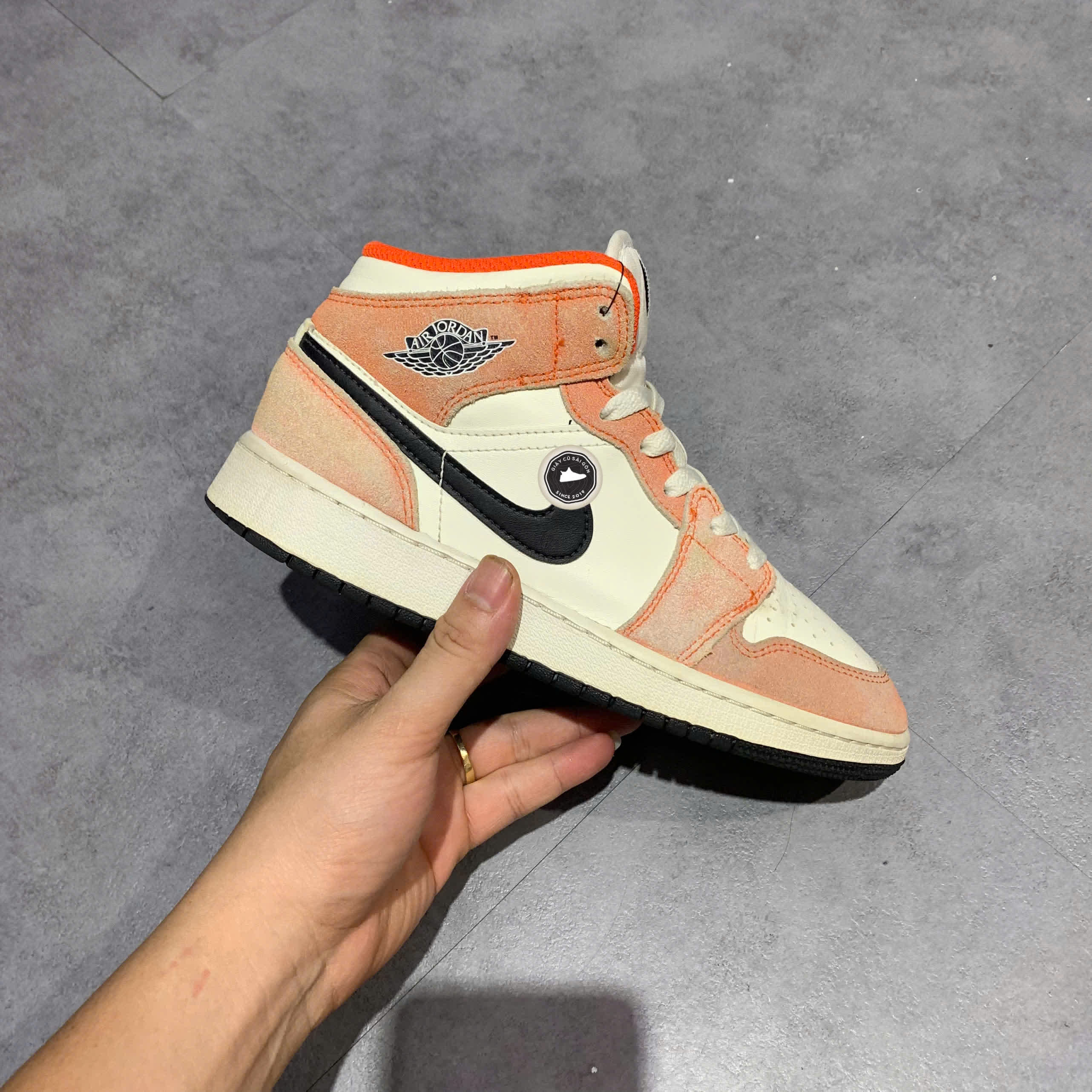 NIKE AIR JORDAN 1 MID SE GS “TAXI ORANGE” - DV1336 800 SIZE 37.5 GIÀY 2HAND CHÍNH HÃNG