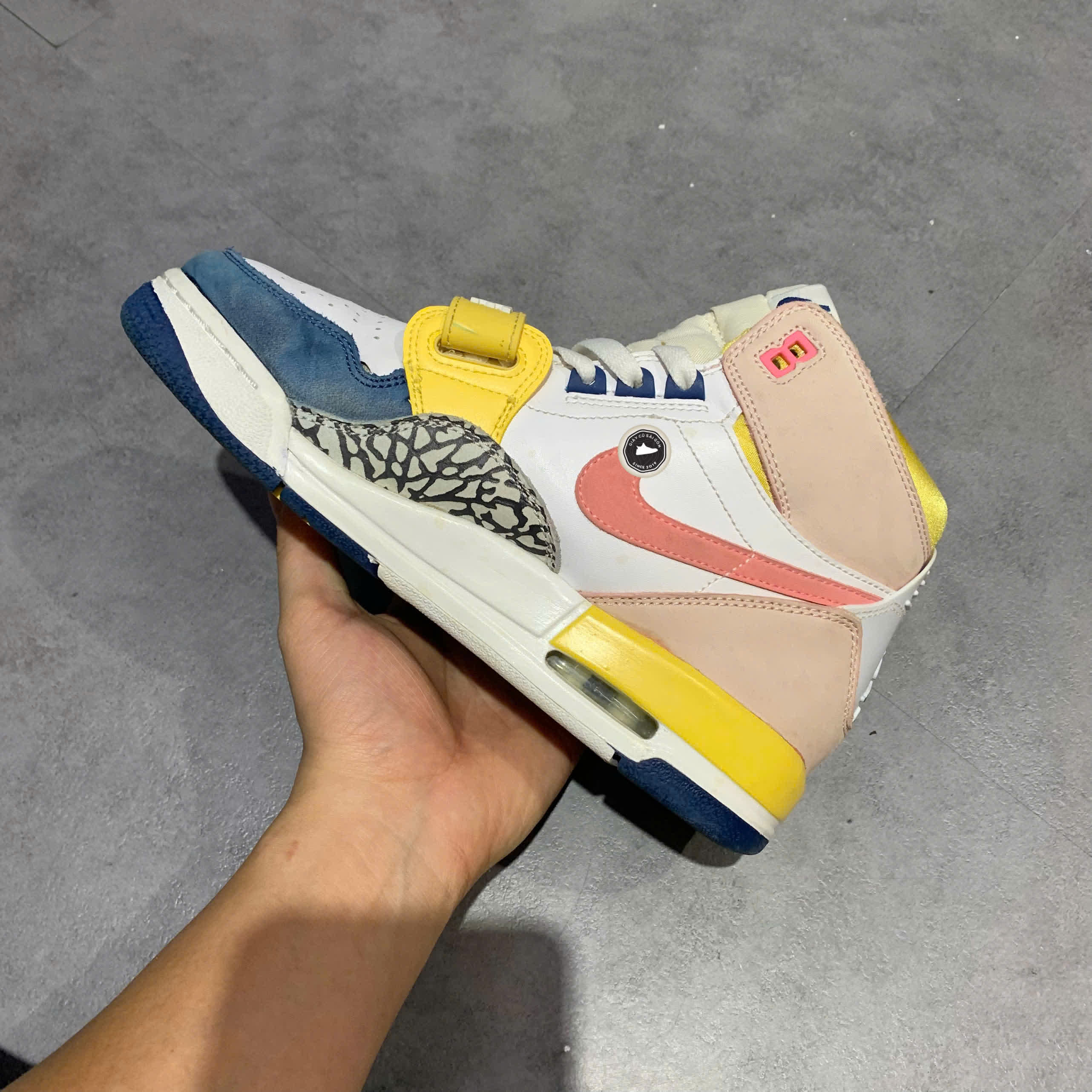 AIR JORDAN LEGACY 312 GS 'WHITE CORAL FRENCH BLUE' FD9909-161 SIZE 38 GIÀY 2HAND CHÍNH HÃNG