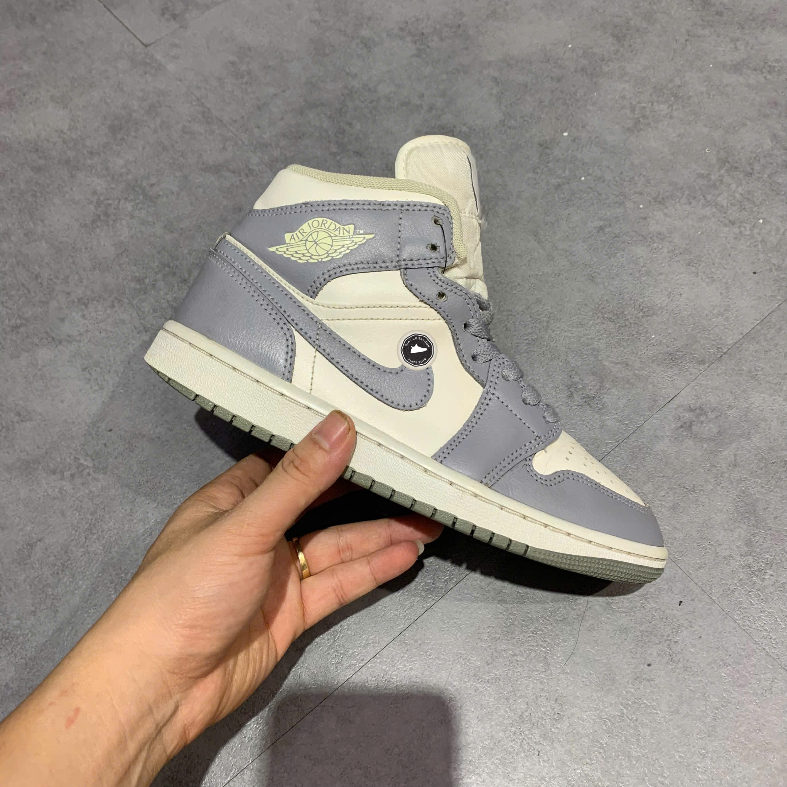 AIR JORDAN 1 MID 'STEALTH' BQ6472-115 SIZE 37.5 GIÀY 2HAND CHÍNH HÃNG