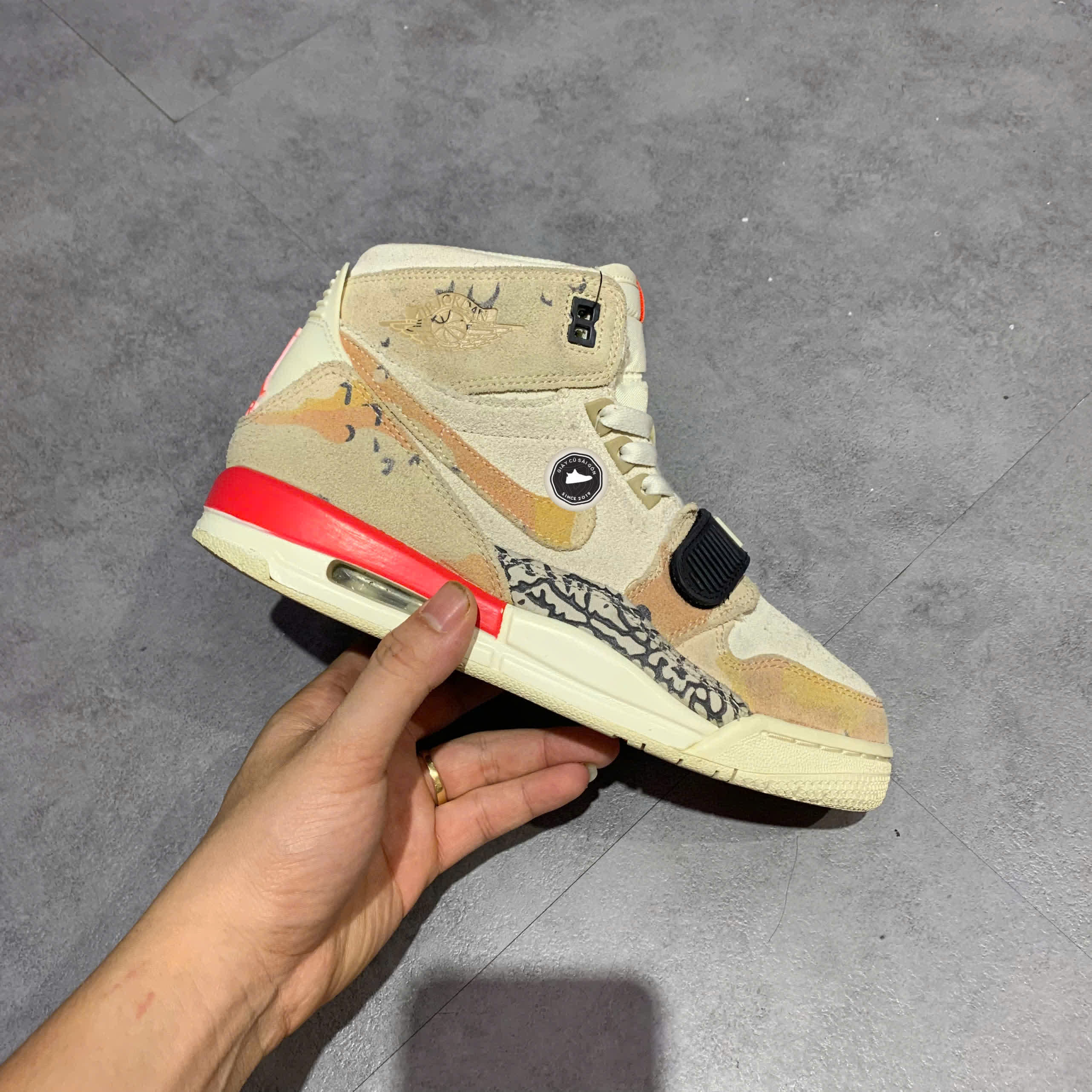 NIKE AIR JORDAN RETRO HIGH OG “ORIGIN STORY” AT4040 126 SIZE GIÀY 2HAND CHÍNH HÃNG