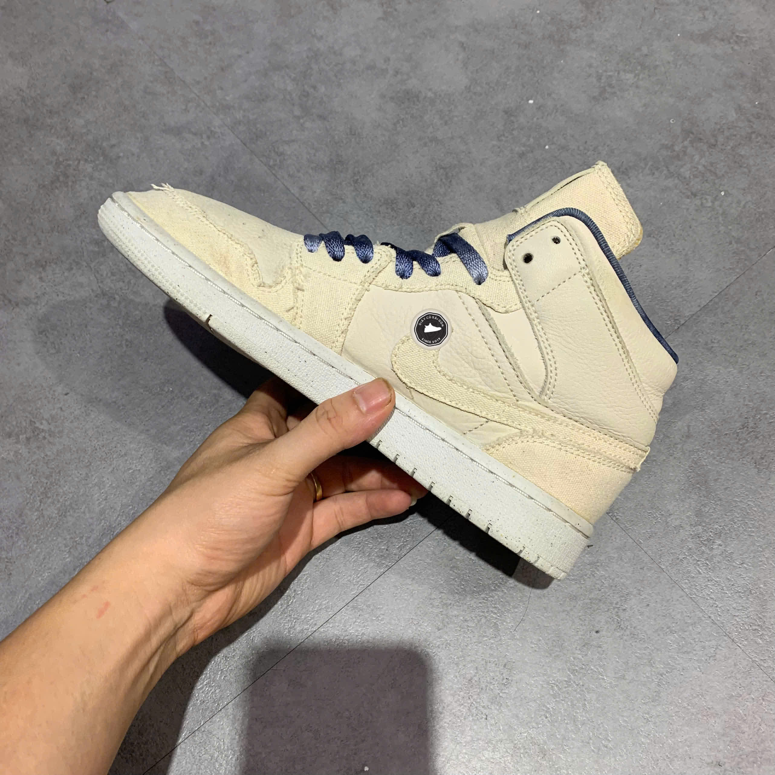 AIR JORDAN 1 MID SE 'SANDDRIFT' DM9126-104 SIZE 38.5 GIÀY 2HAND CHÍNH HÃNG
