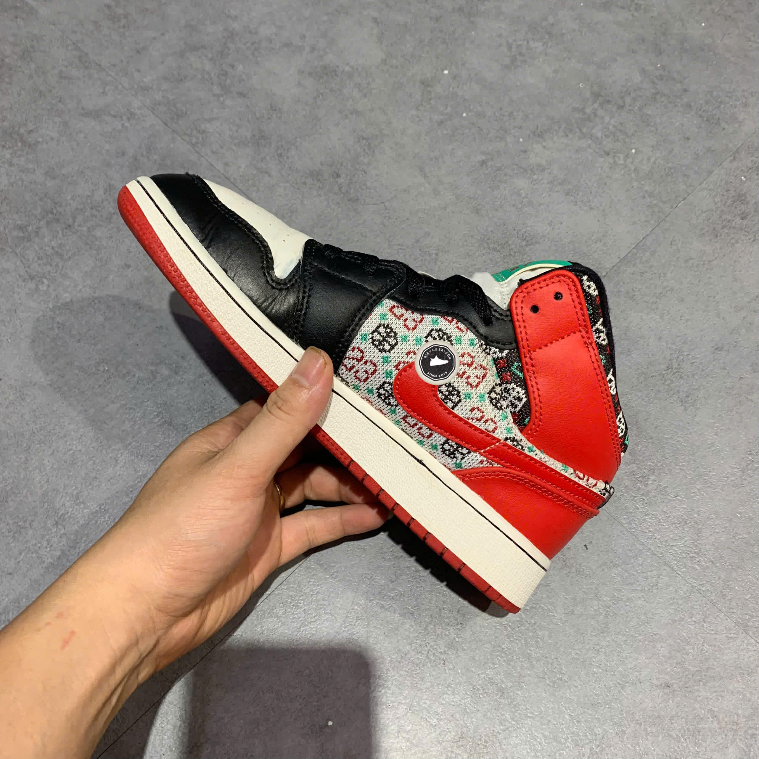 NIKE AIR JORDAN 1 MID SE “WHITE BLACK MULTI-COLOR” - DM1208 150 SIZE 37.5 GIÀY 2HAND CHÍNH HÃNG