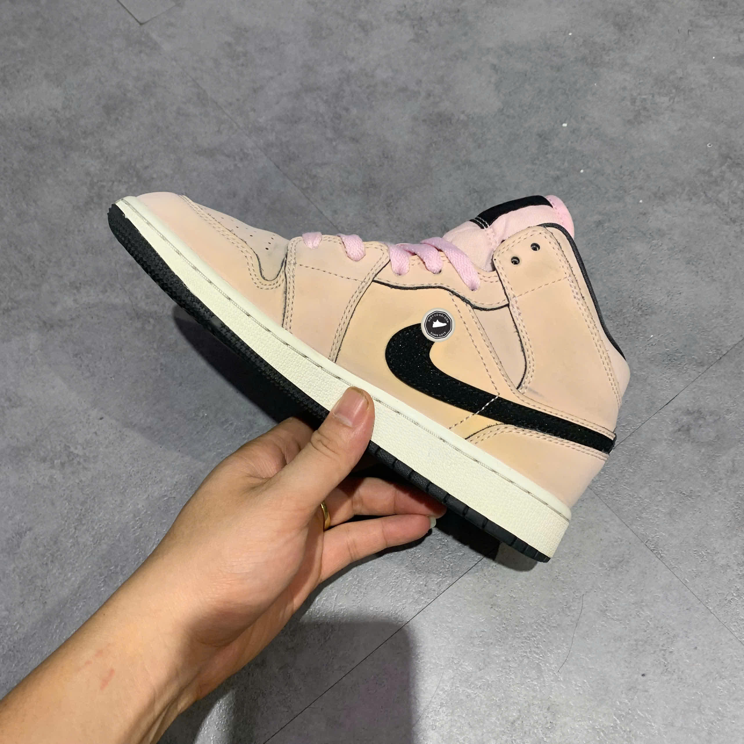 AIR JORDAN 1 MID 'PINK FOAM' 555112-601 SIZE 36 GIÀY 2HAND CHÍNH HÃNG