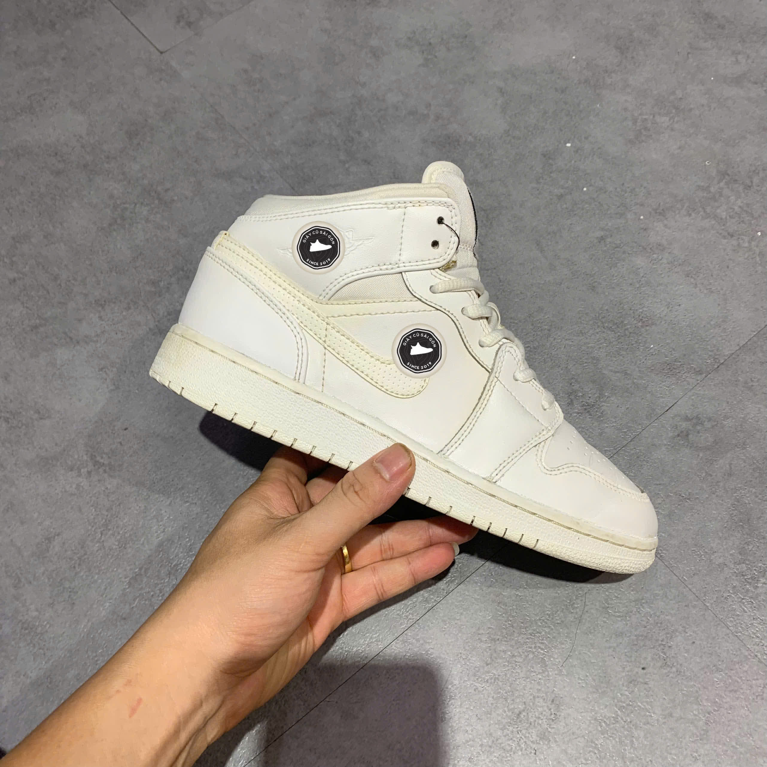 NIKE AIR JORDAN 1 MID – 554724-110 SIZE 37.5 GIÀY 2HAND CHÍNH HÃNG