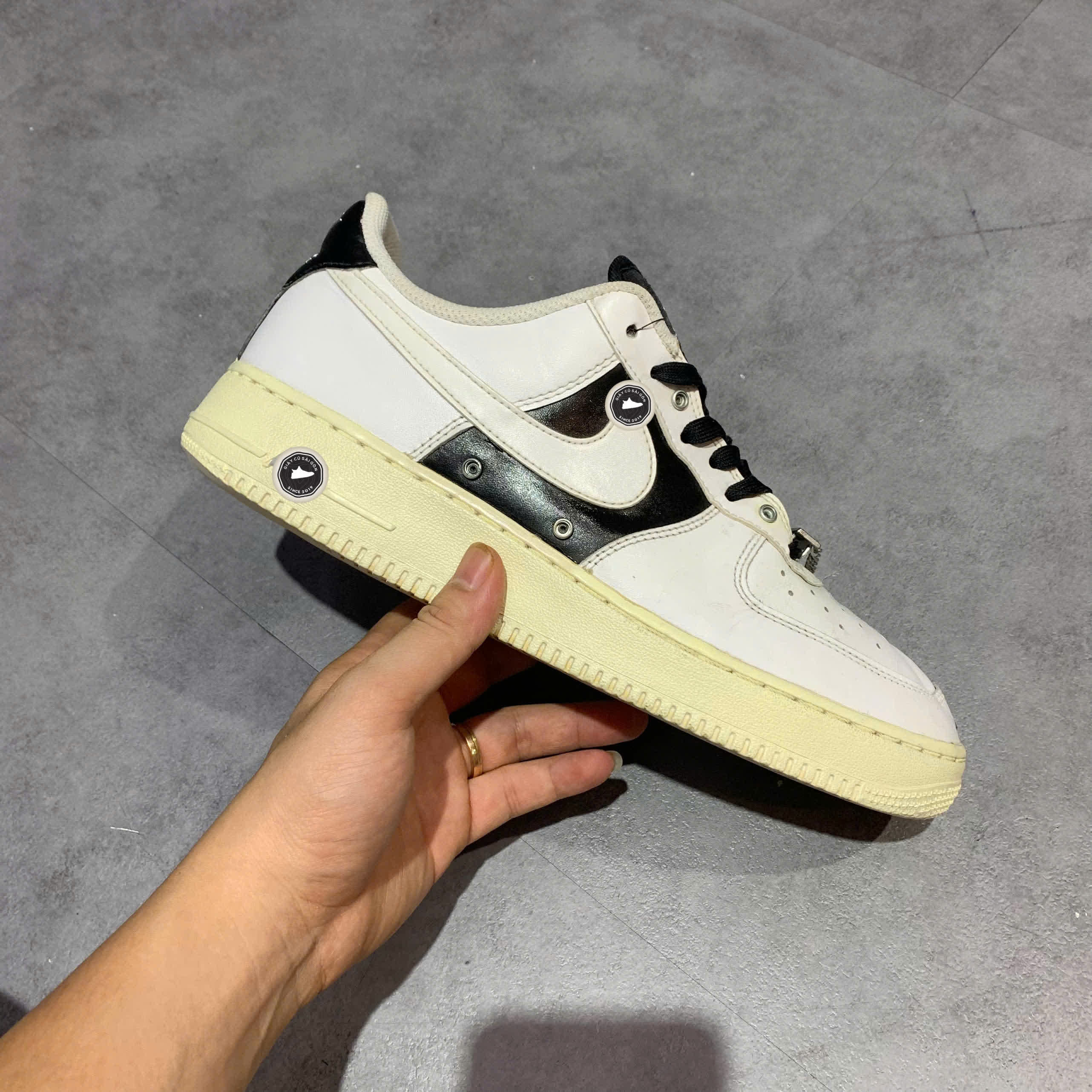 NIKE AIR FORCE 1 '07 DA8571 100 SIZE 42.5 GIÀY 2HAND CHÍNH HÃNG