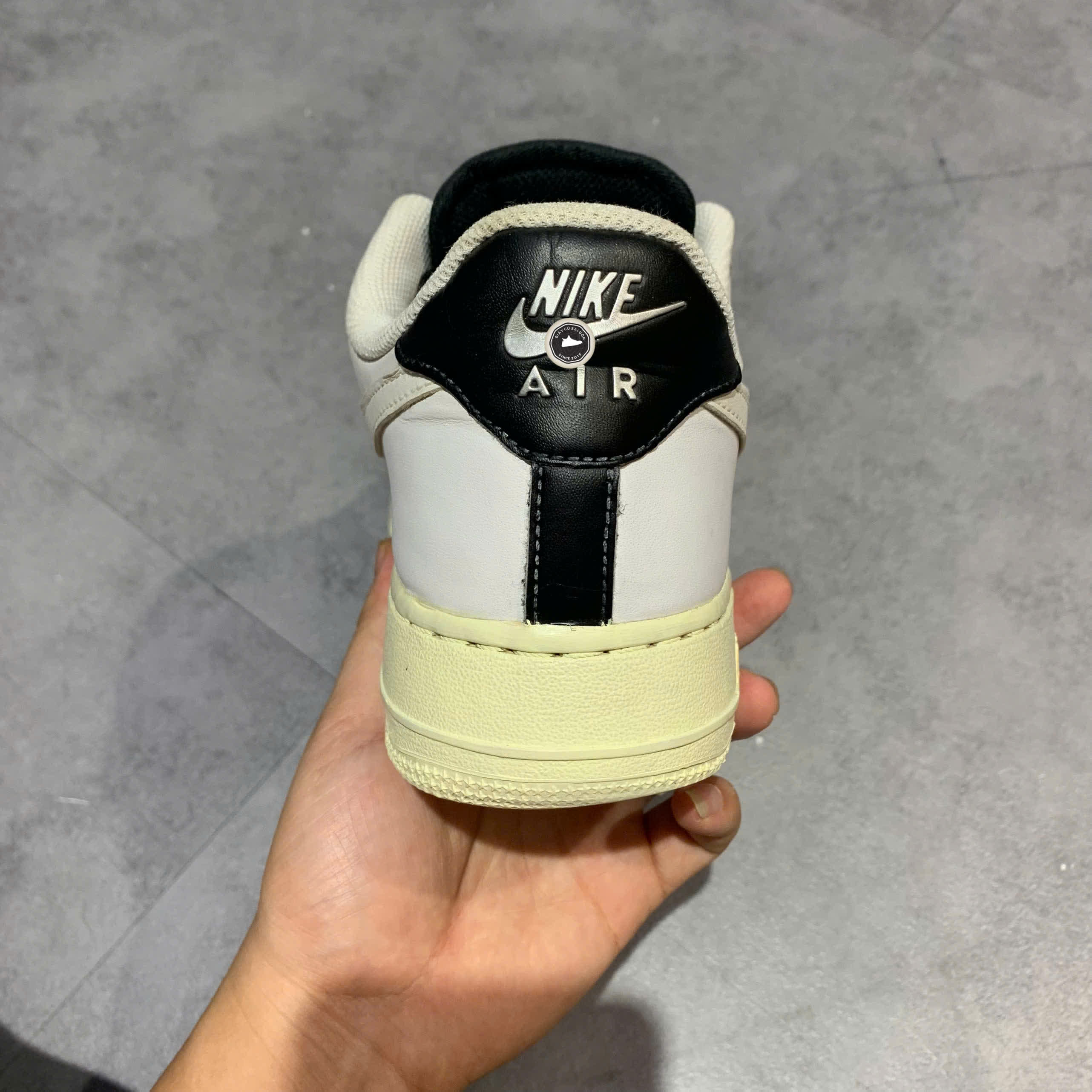 NIKE AIR FORCE 1 '07 DA8571 100 SIZE 42.5 GIÀY 2HAND CHÍNH HÃNG