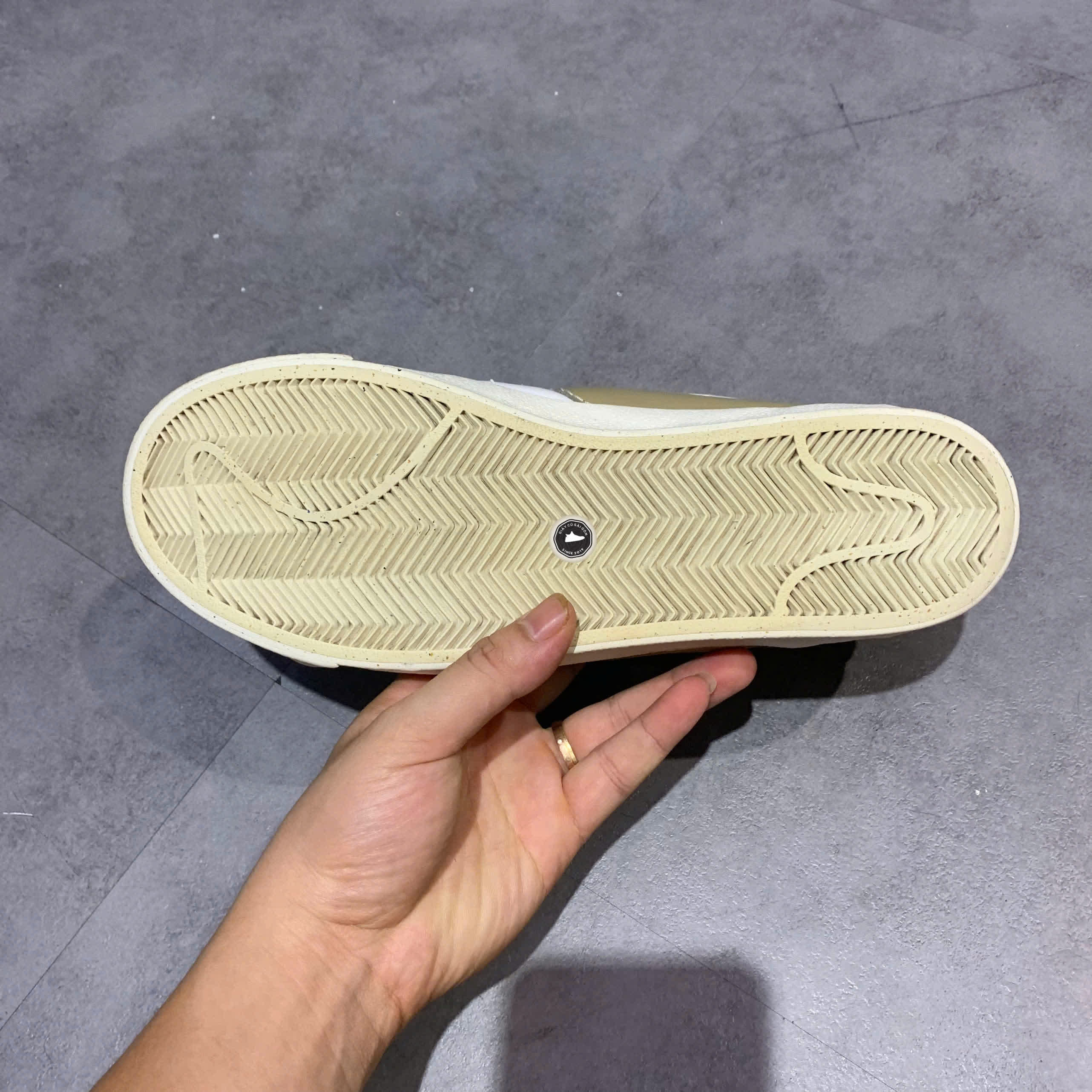 NIKE BLAZER LOW '77 JUMBO 'WHITE KHAKI' DZ2772-121 SIZE 42 GIÀY 2HAND CHÍNH HÃNG