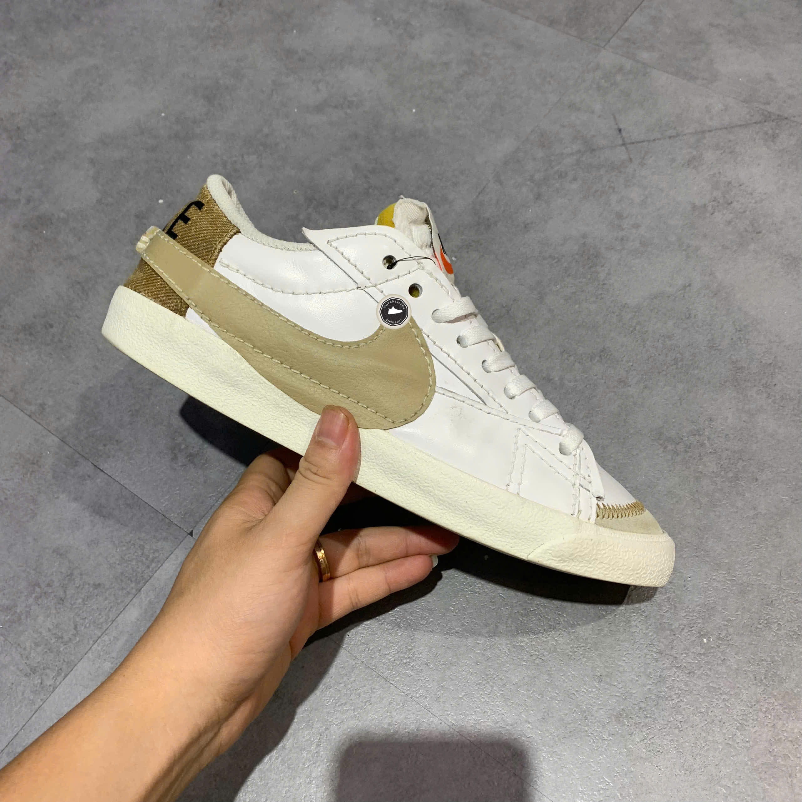 NIKE BLAZER LOW '77 JUMBO 'WHITE KHAKI' DZ2772-121 SIZE 42 GIÀY 2HAND CHÍNH HÃNG